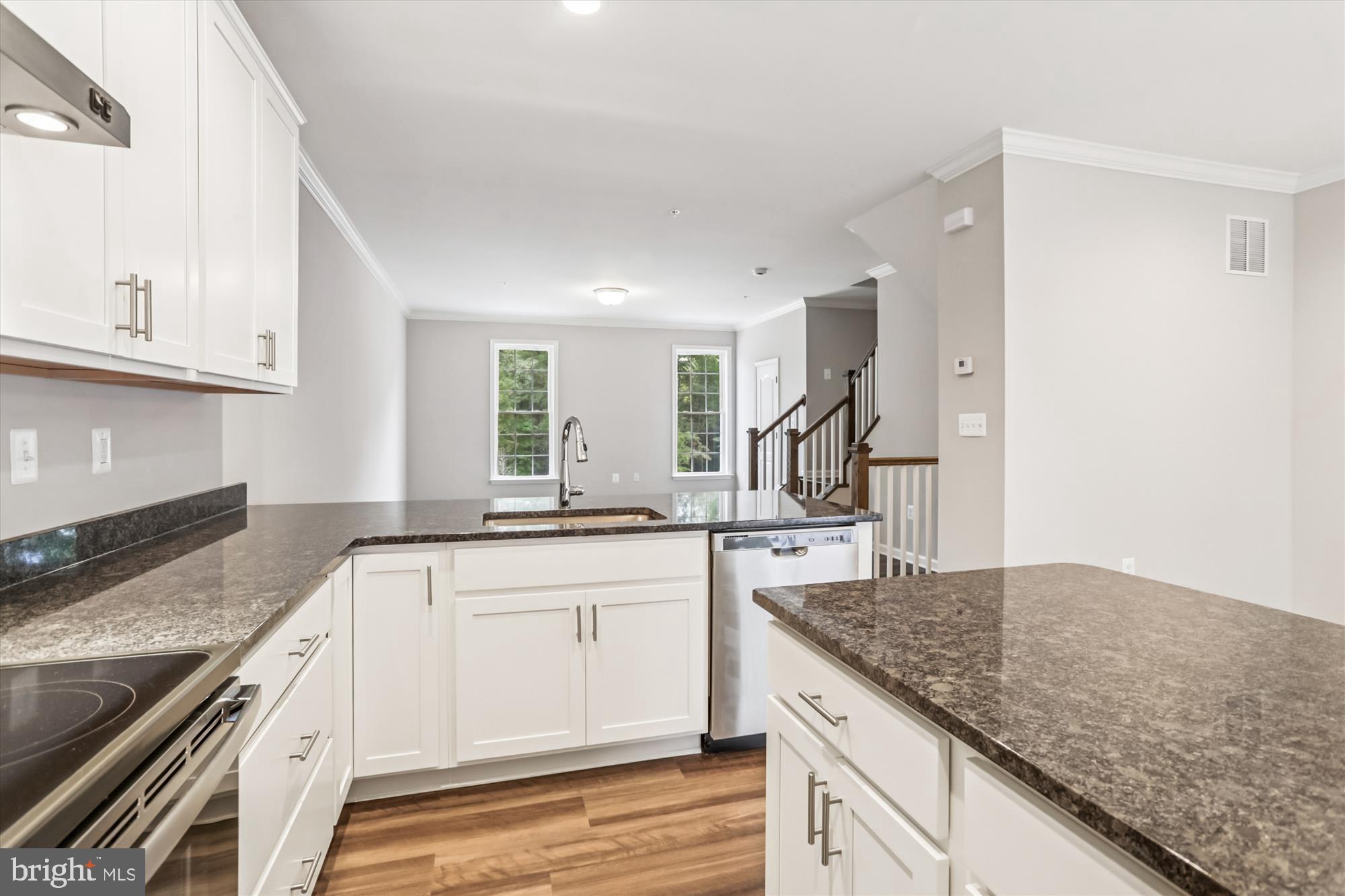 9256 LAURENS WAY
