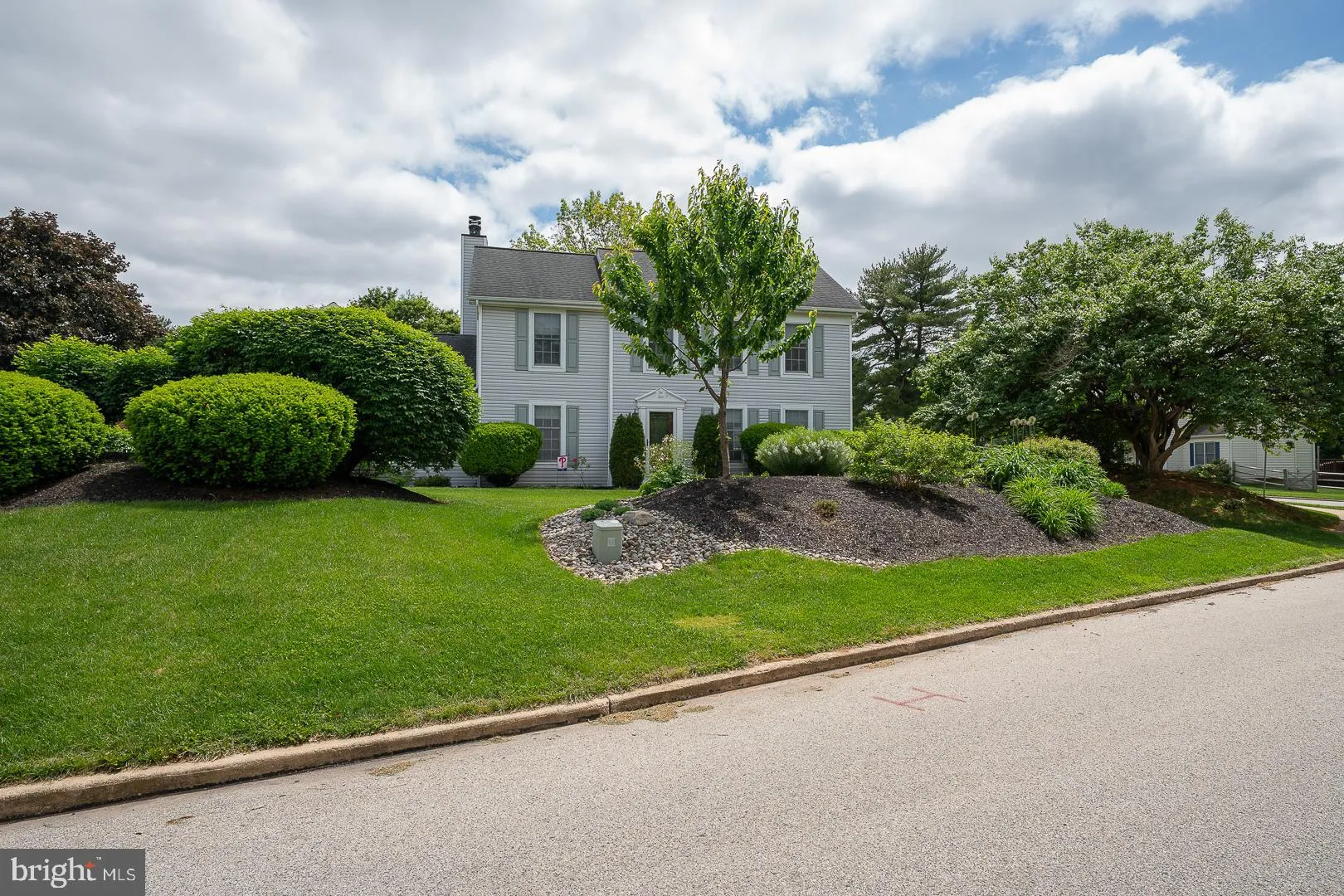 West Chester, Pennsylvania 19380, United States, 4 Bedrooms Bedrooms, ,3 BathroomsBathrooms,Residential,Pending,252517