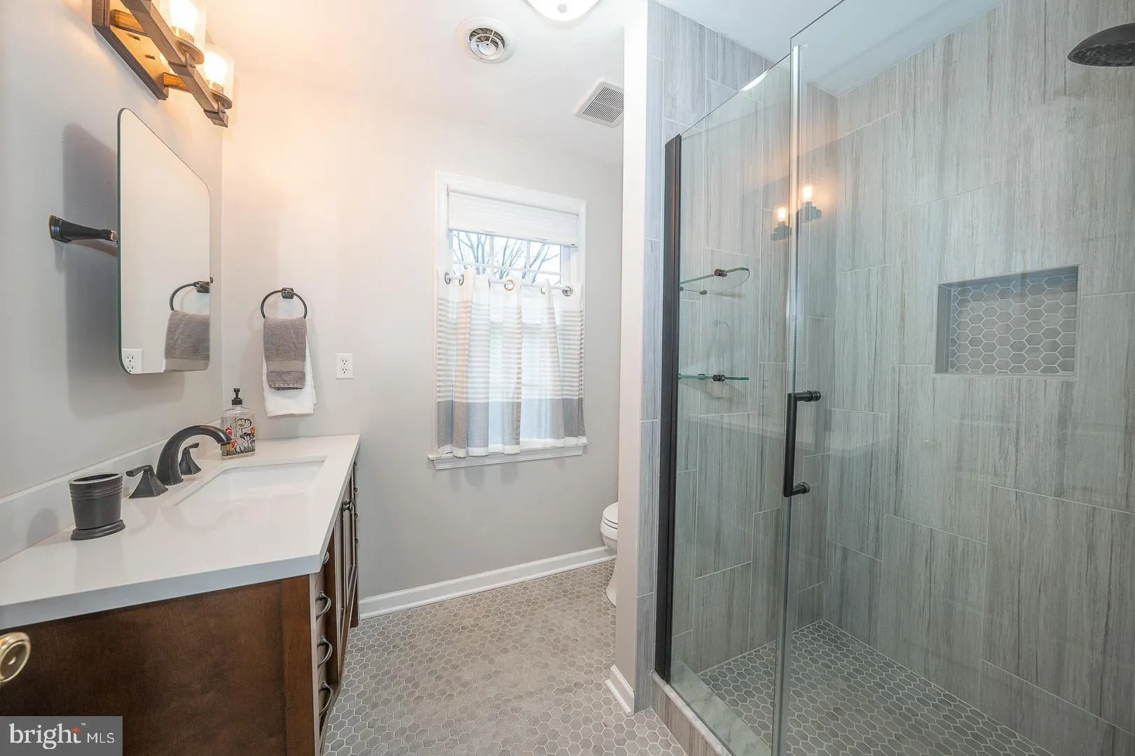 West Chester, Pennsylvania 19380, United States, 4 Bedrooms Bedrooms, ,3 BathroomsBathrooms,Residential,Pending,252517