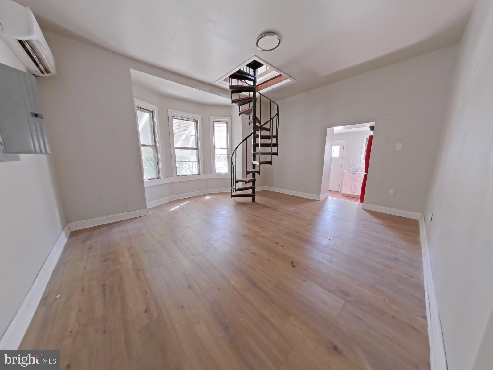 GERMANTOWN - Commercial Sale