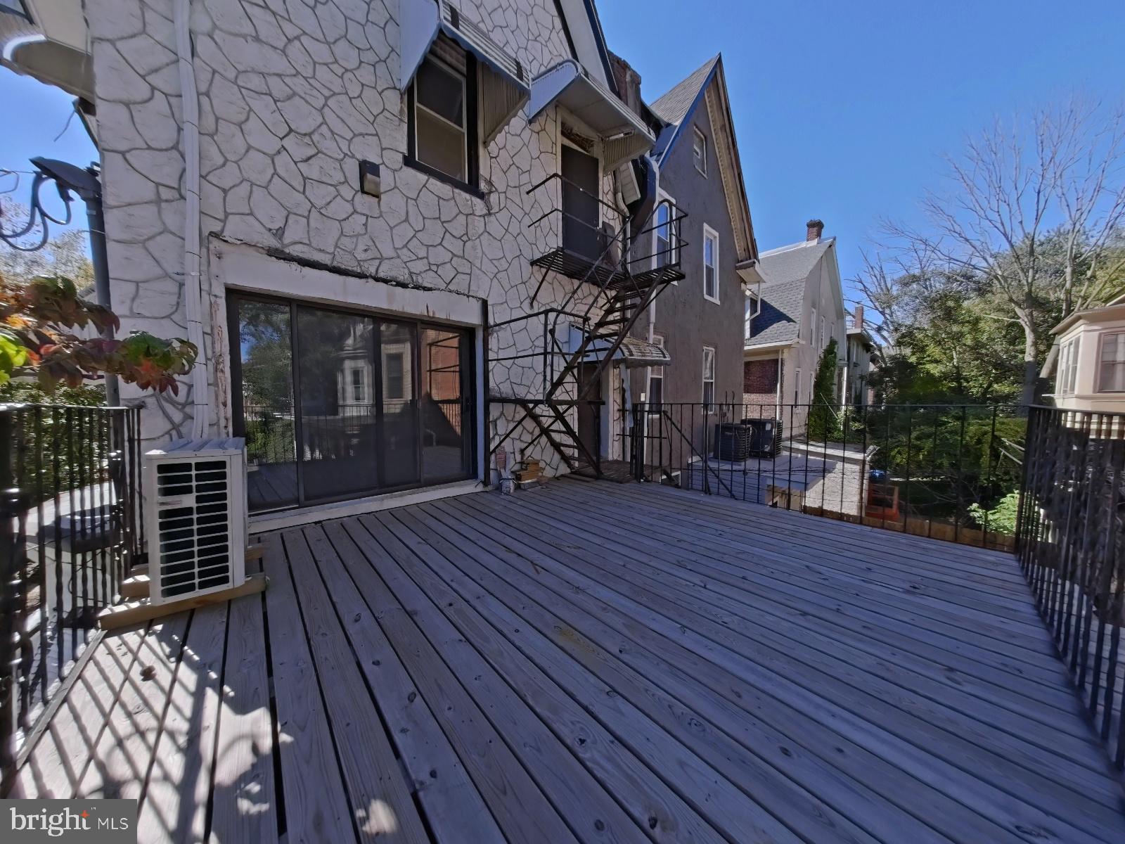 GERMANTOWN - Commercial Sale