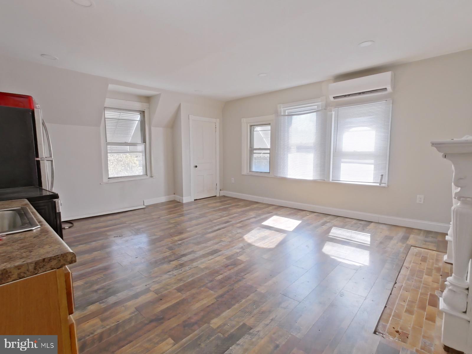 GERMANTOWN - Commercial Sale