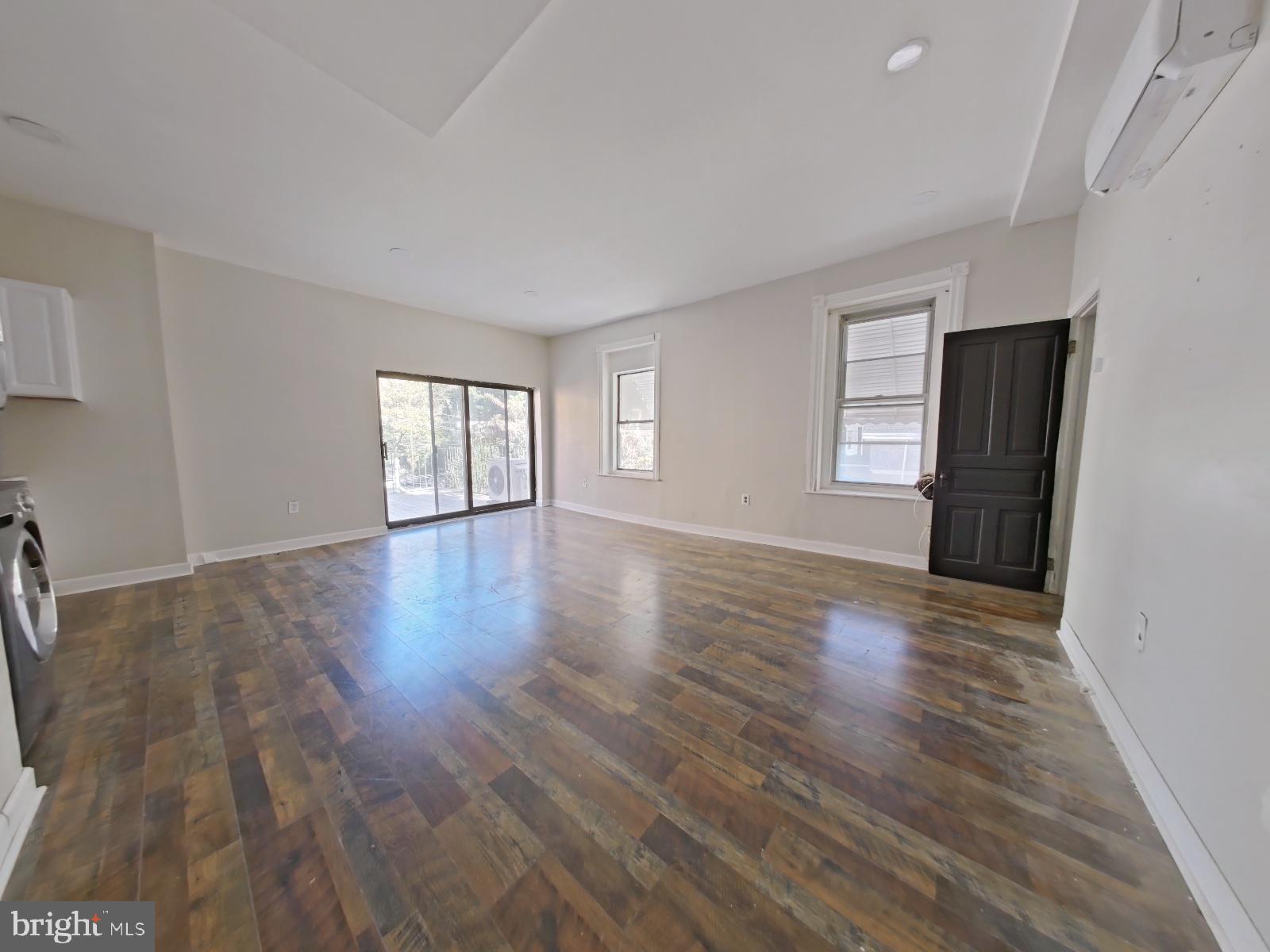 GERMANTOWN - Commercial Sale