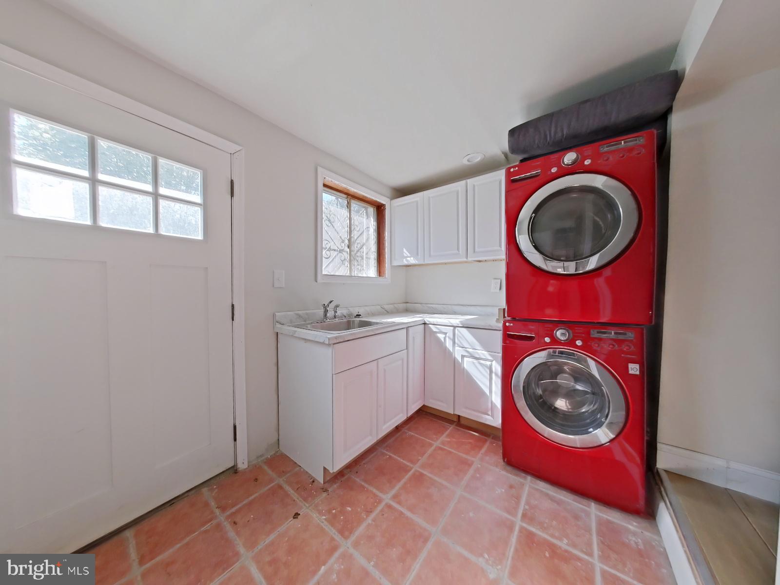 GERMANTOWN - Commercial Sale