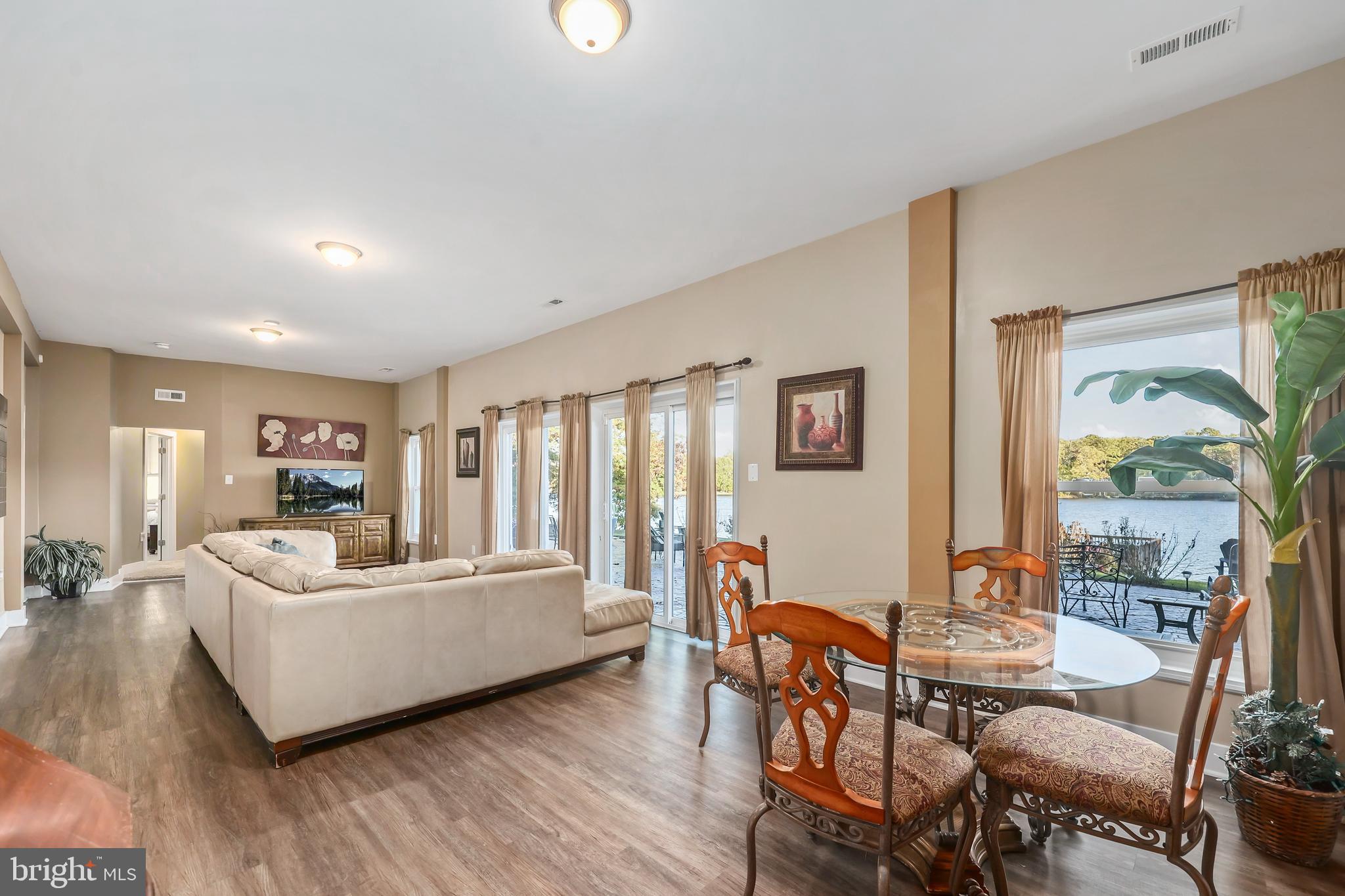 LAKE LAND OR - Residential