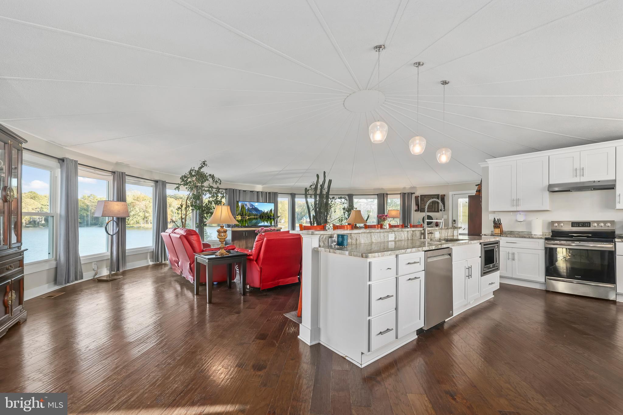 LAKE LAND OR - Residential