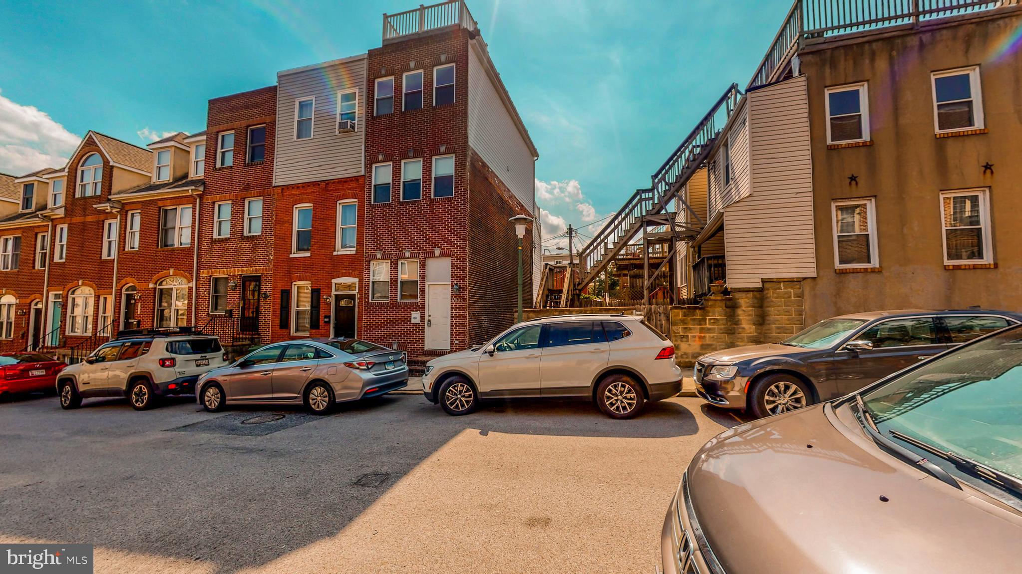 Canton's FINEST! This property exudes class! From the water views and the roof- top deck, to the gleaming hardwood floors throughout-this is a gem. Rent Includes: Exposed brick, trey ceilings, recessed lights, custom kitchen, all bathrooms tiled with natural stone, and closet enhancements. Walking distance to all that Canton offers. Overall, this property offers a combination of modern amenities and classic architectural elements in a highly desirable location in Canton. It should be an attractive option for those looking for a stylish and comfortable place to call home in this historic neighborhood.