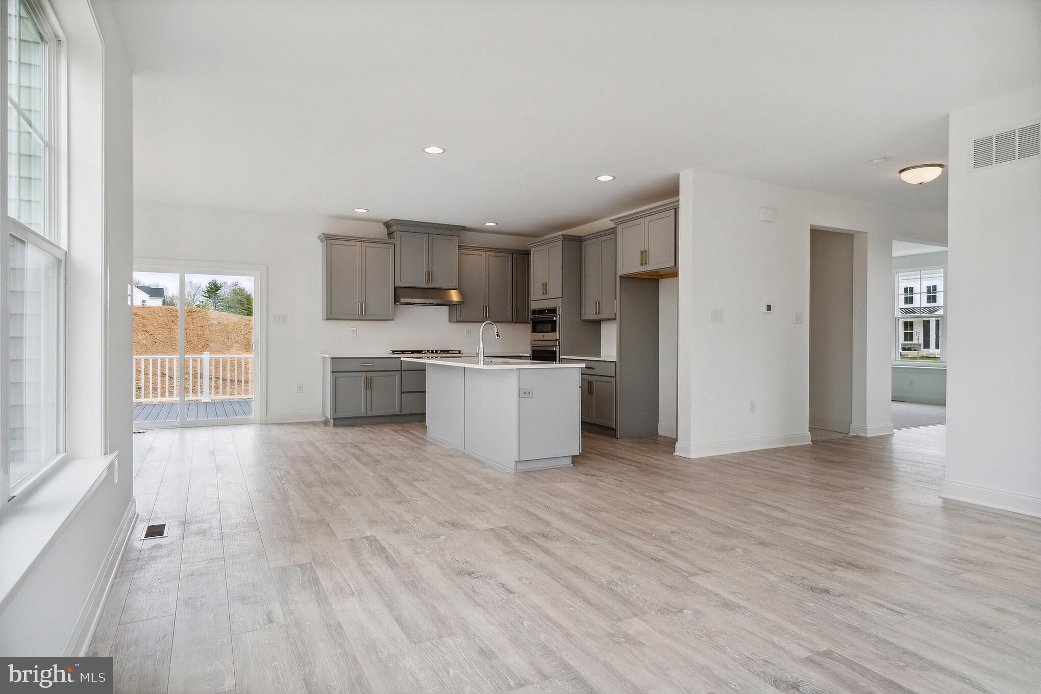 4386 TAVISTON CT E