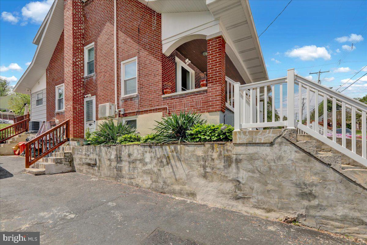 24 WALNUT STREET