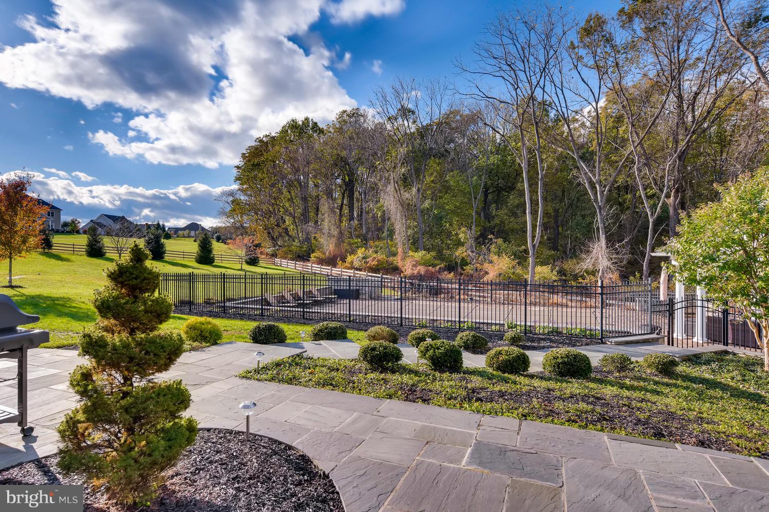 BRIAR KNOLL - Residential