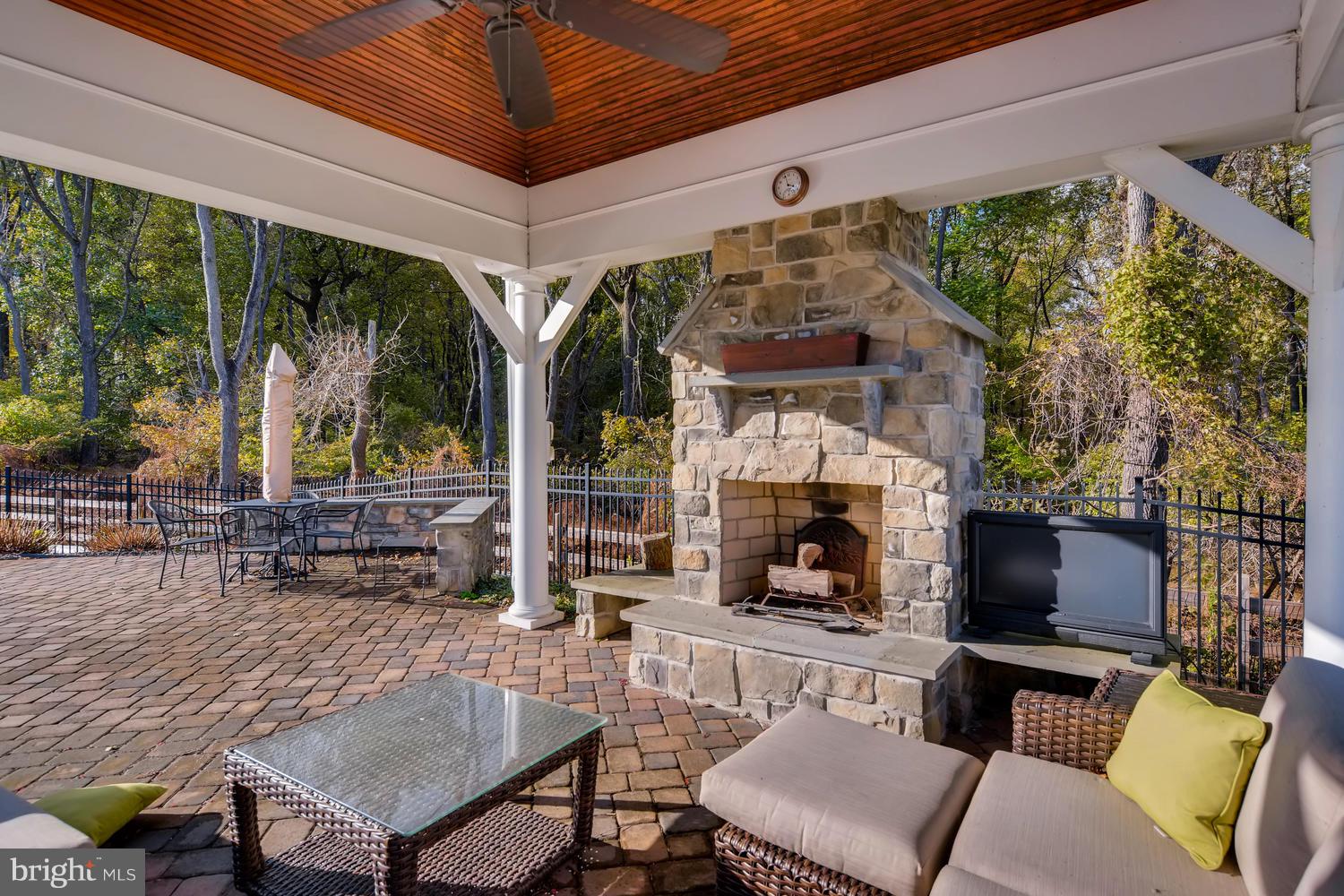 BRIAR KNOLL - Residential