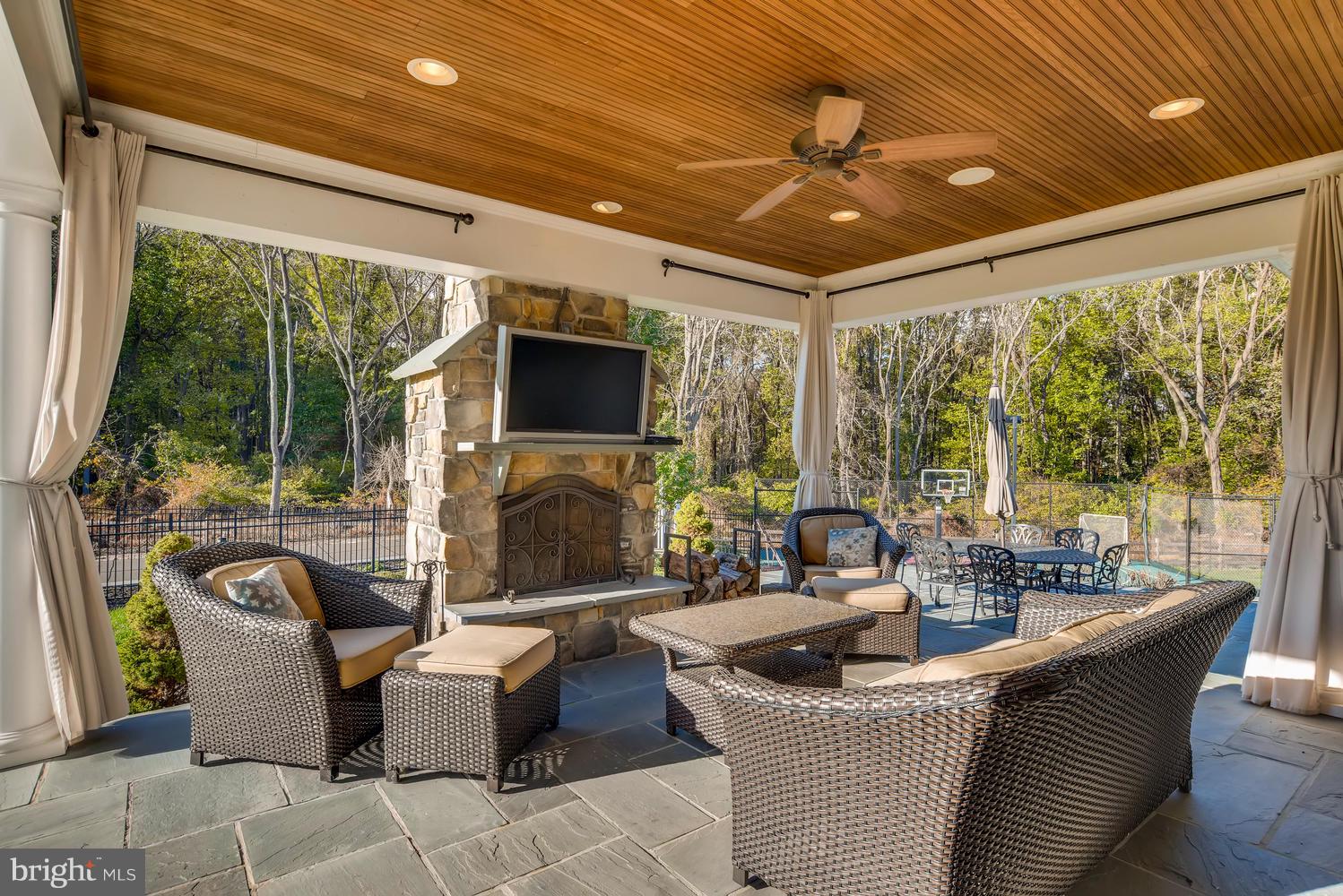 BRIAR KNOLL - Residential