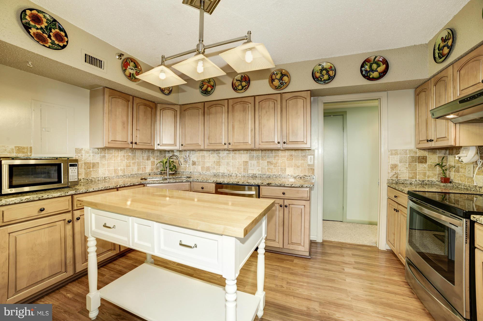 SKYLINE SQUARE CONDO - Residential