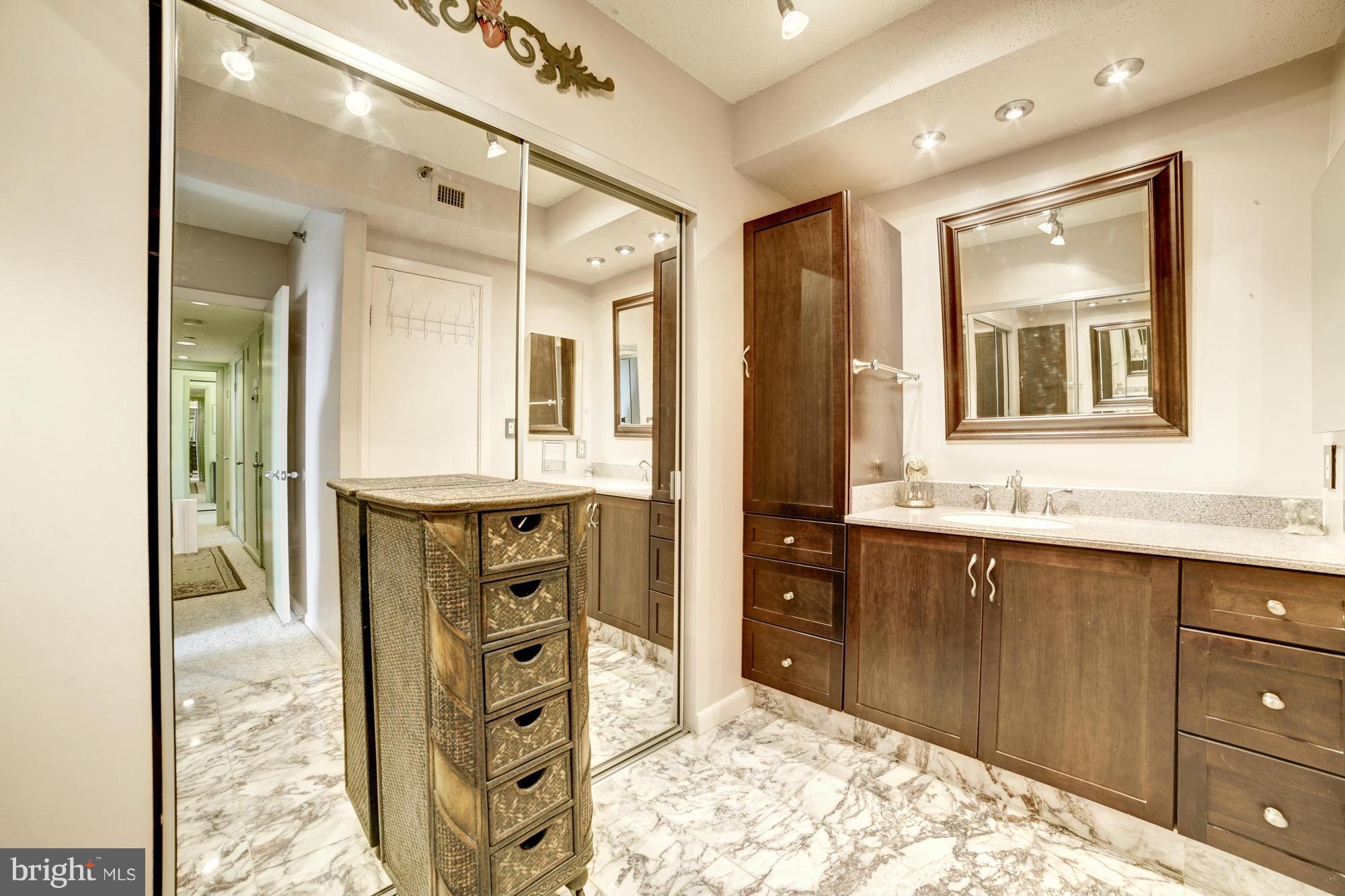 SKYLINE SQUARE CONDO - Residential