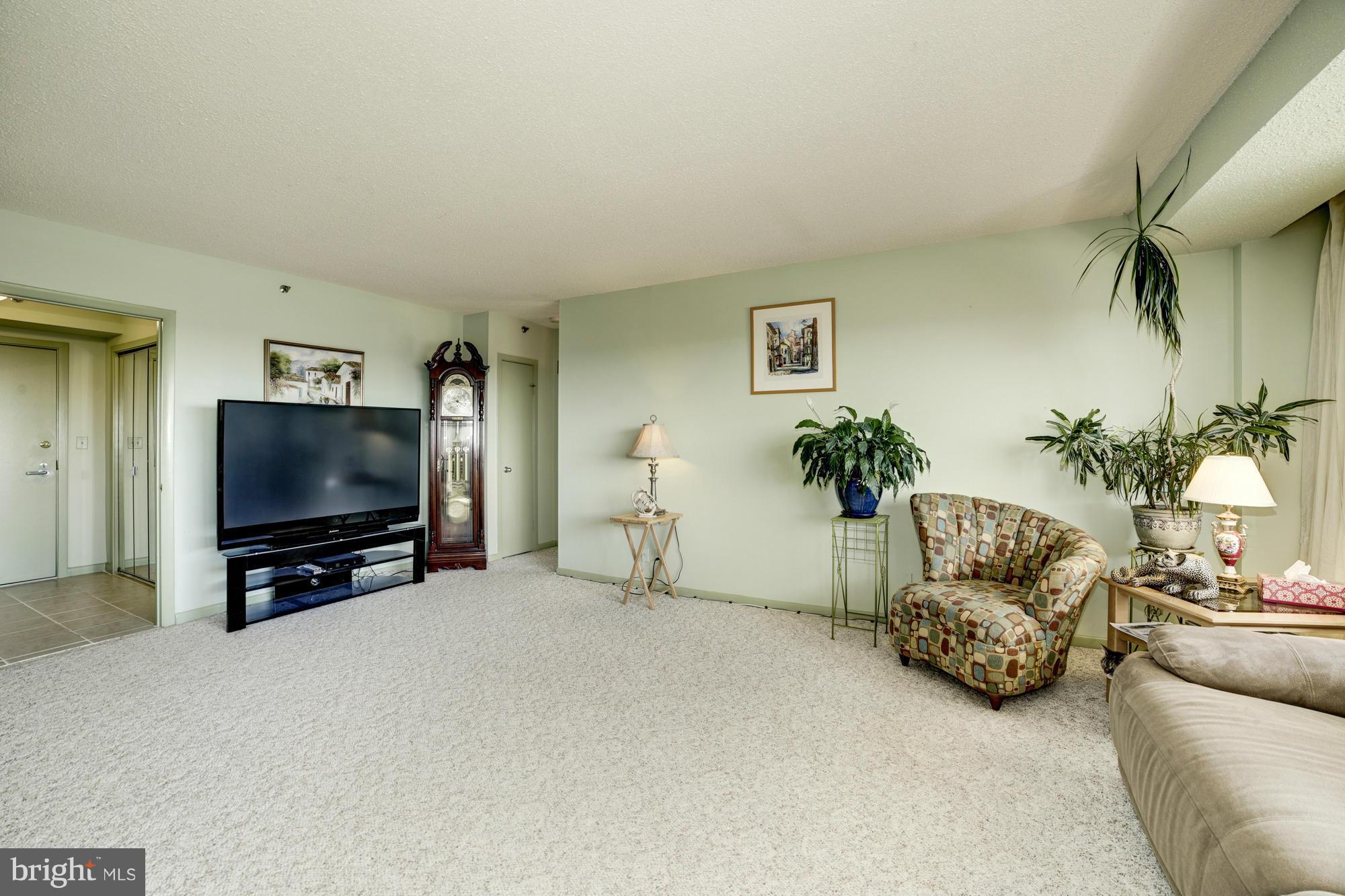 SKYLINE SQUARE CONDO - Residential