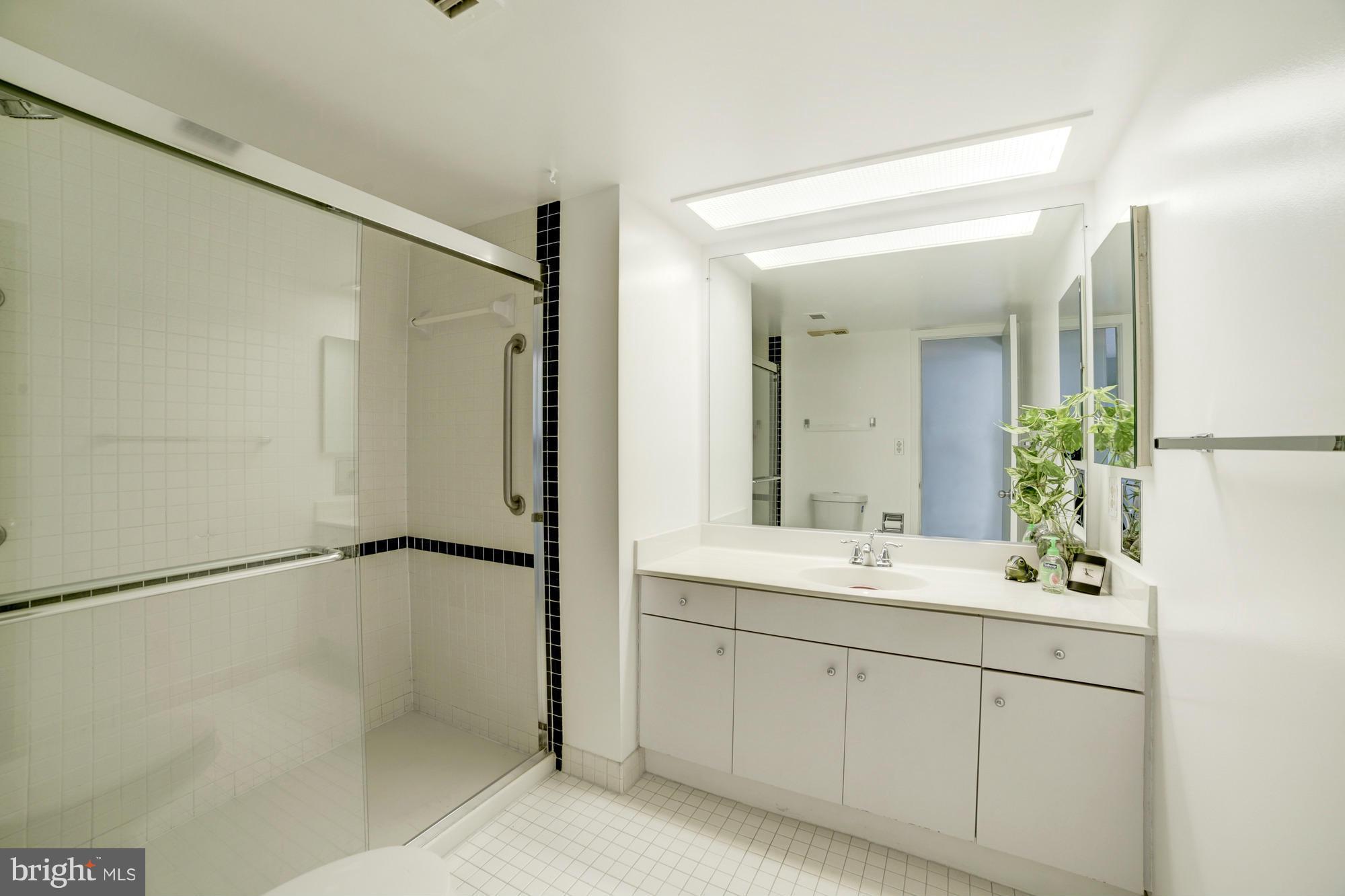 SKYLINE SQUARE CONDO - Residential