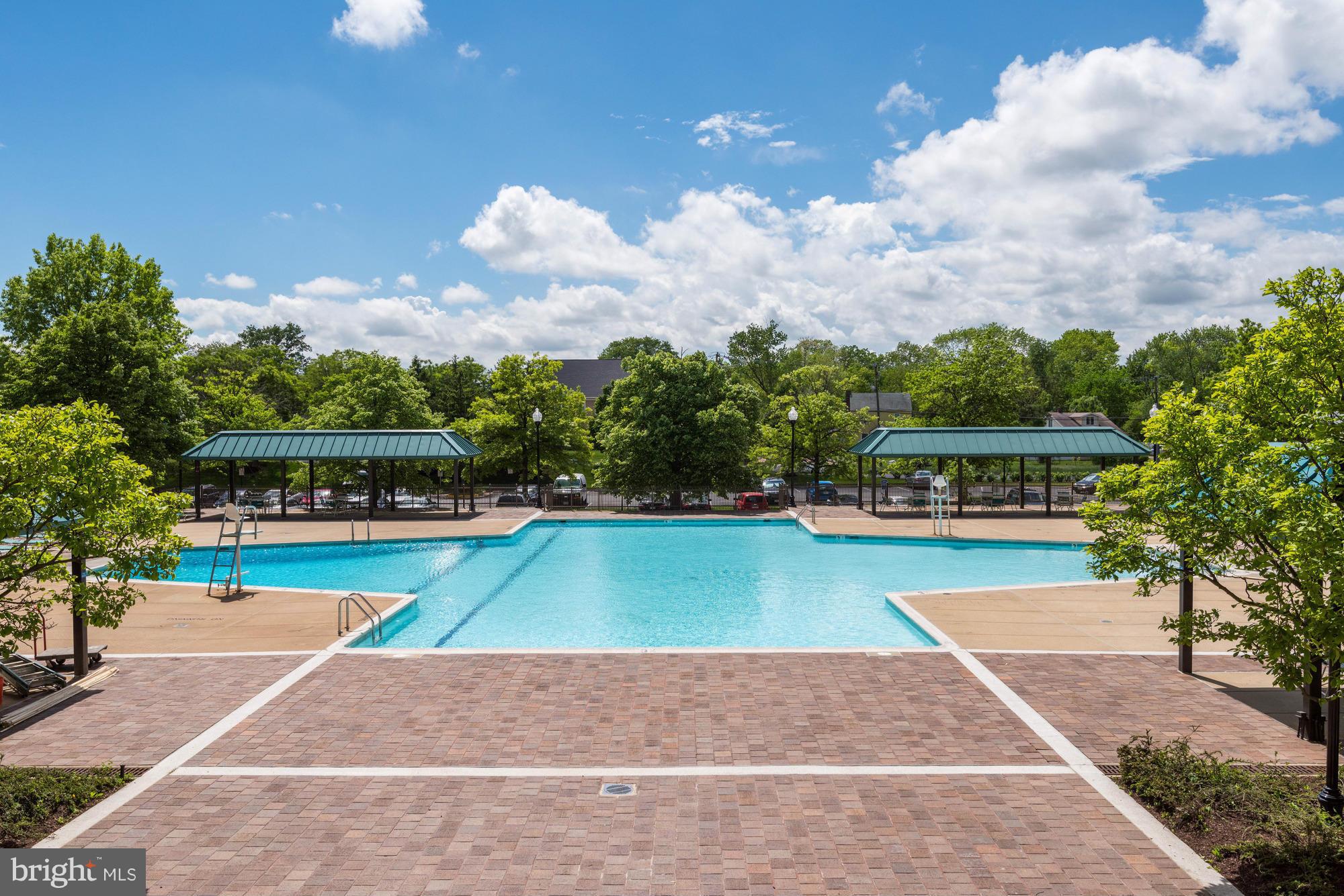 SKYLINE SQUARE CONDO - Residential