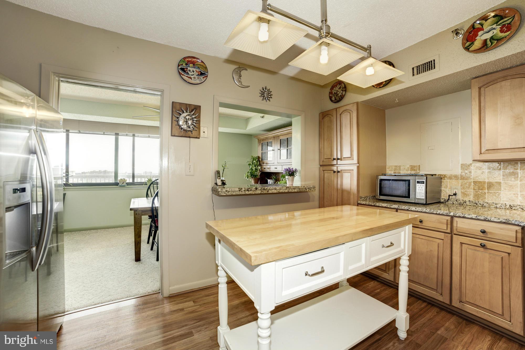 SKYLINE SQUARE CONDO - Residential