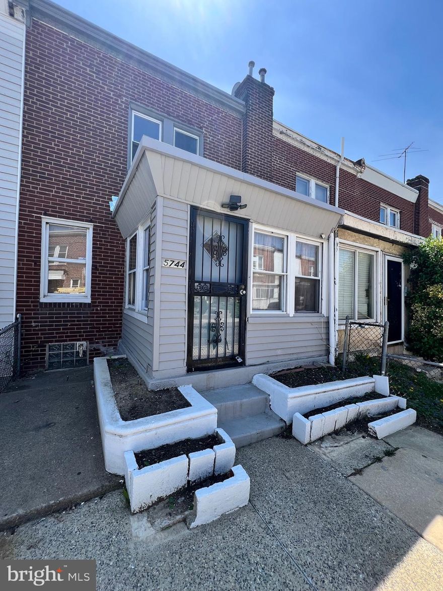 Charming 2-Bedroom Home with Spacious Basement and Attached Garage - Pet-Friendly!

Welcome to your new home! This inviting 2-bedroom, 1-bathroom rental offers the perfect blend of comfort and convenience. Step inside to discover a cozy living space filled with natural light, ideal for relaxing or entertaining. The well-appointed kitchen features ample cabinet space, making meal preparation a breeze.

One of the standout features of this home is the generous basement, providing plenty of room for storage, a play area, or a home gym – the possibilities are endless! The attached garage offers convenient parking and additional storage options.

Located in a friendly neighborhood, this rental is also pet-friendly, allowing you to bring your furry companions along with a deposit. Enjoy the freedom of having your pets close by while making lasting memories in this lovely space.

Don’t miss your chance to call this charming property your home! Schedule a viewing today and envision your new life in this delightful rental.