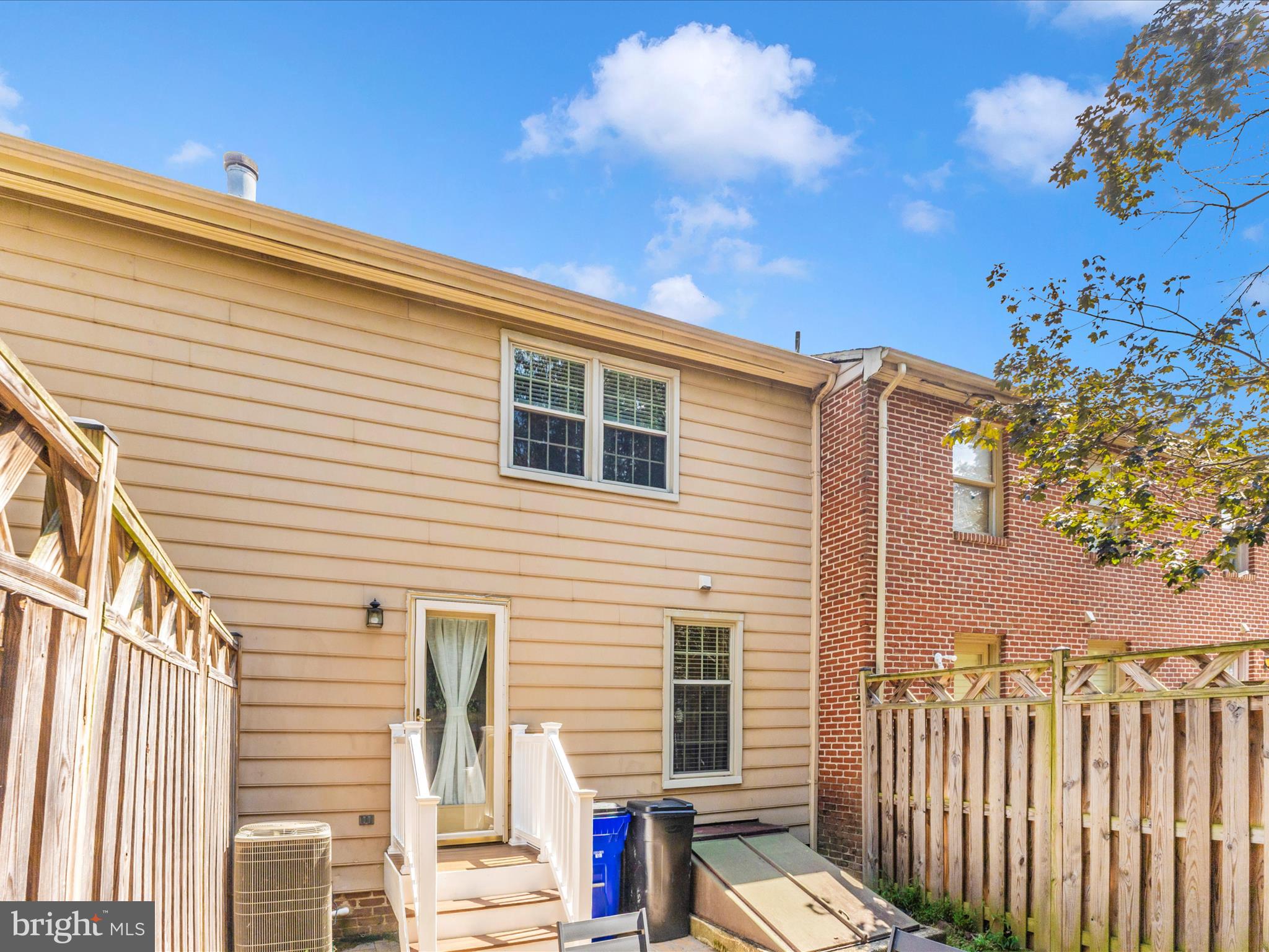 WATERSIDE - Residential