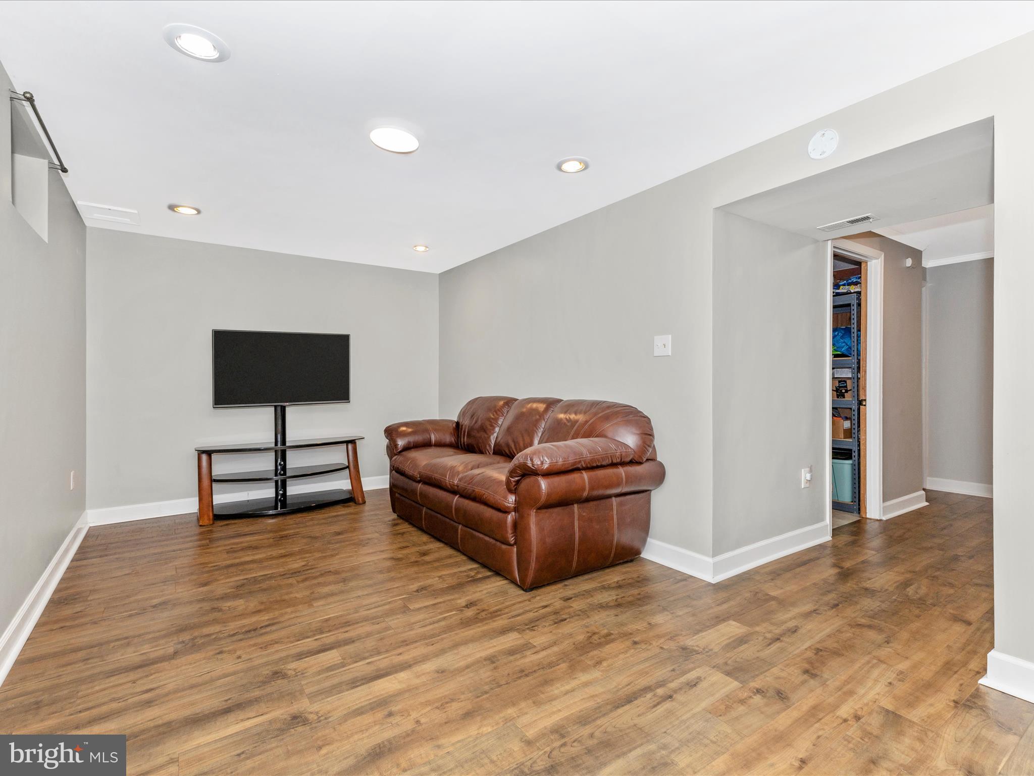 WATERSIDE - Residential