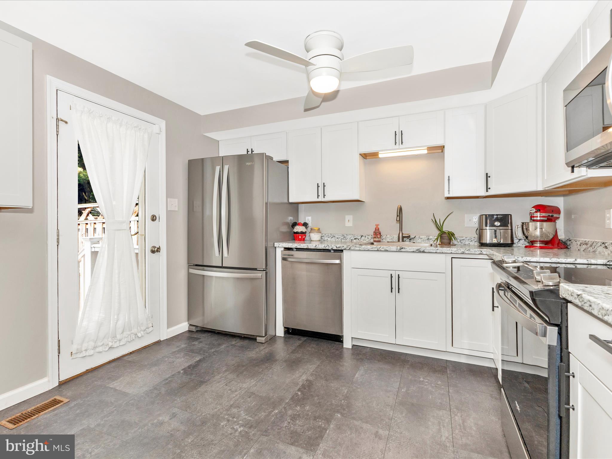 WATERSIDE - Residential