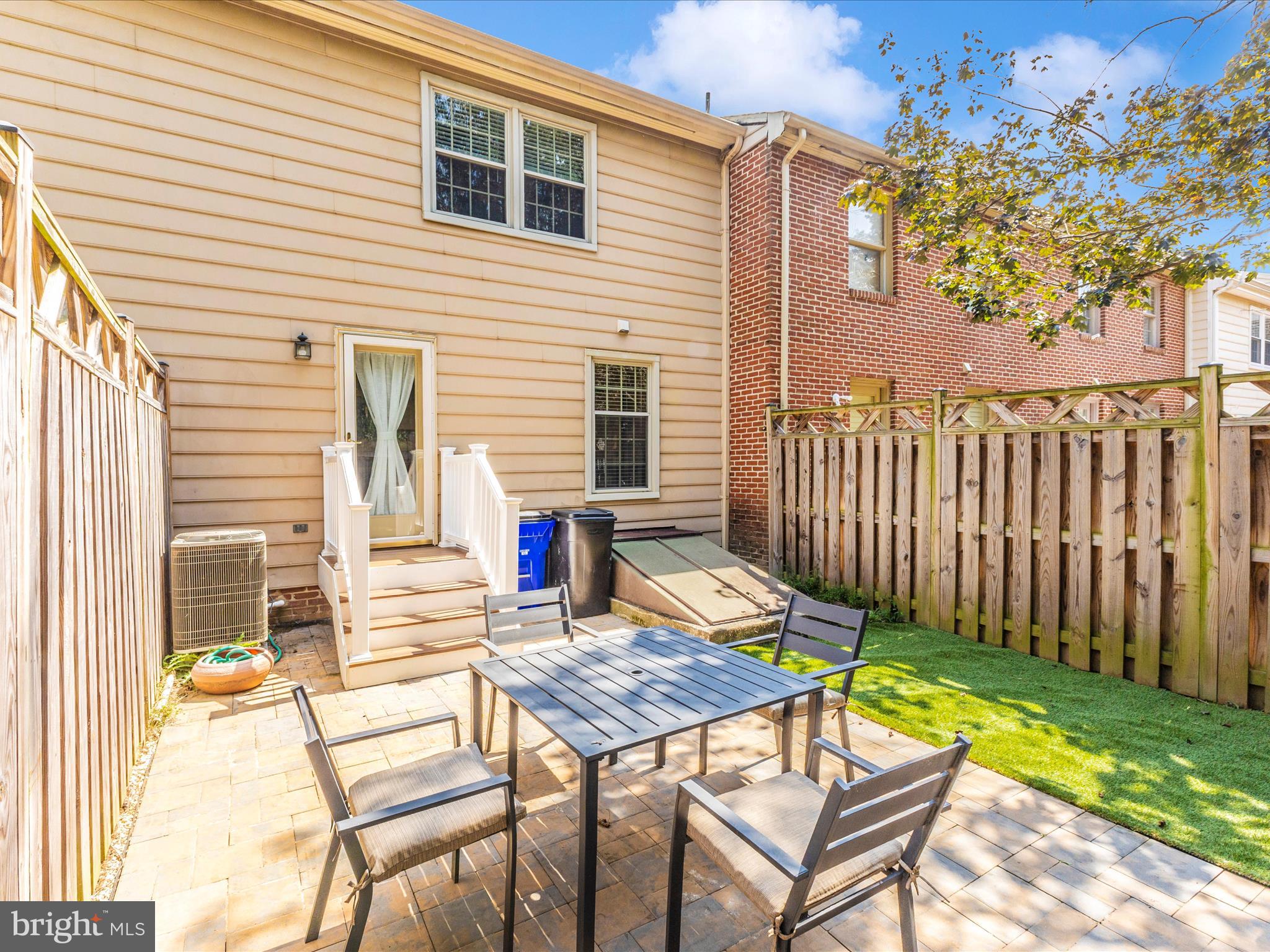 WATERSIDE - Residential