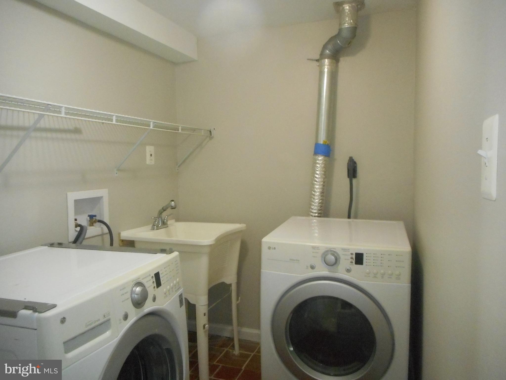 CRESTVIEW MANOR - Residential