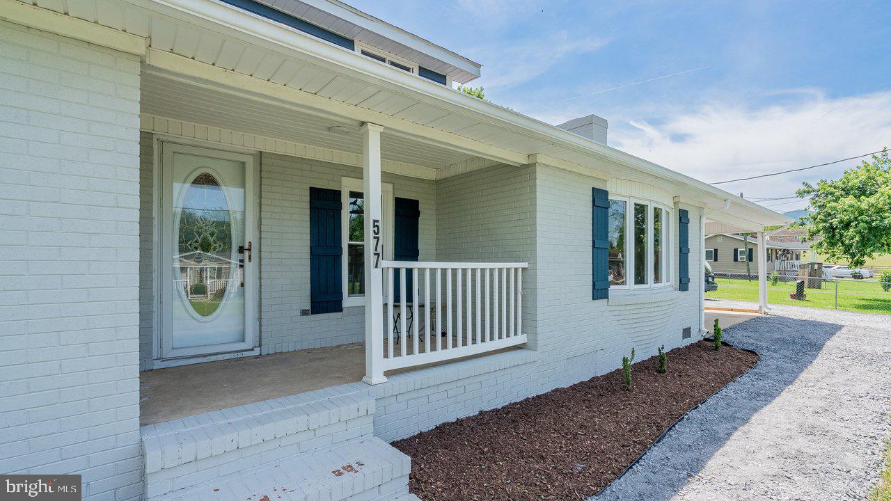 577 POND AVENUE