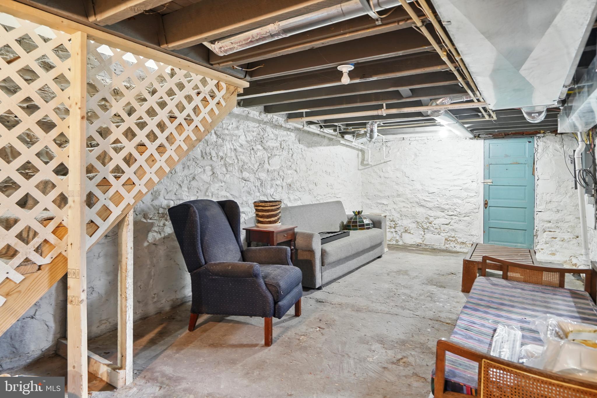 CHARLES VILLAGE - Residential Lease