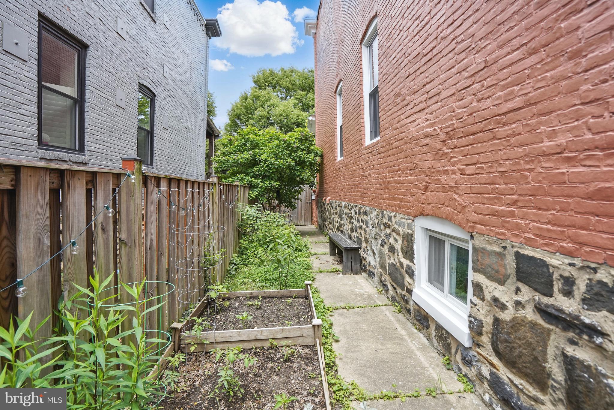 CHARLES VILLAGE - Residential Lease