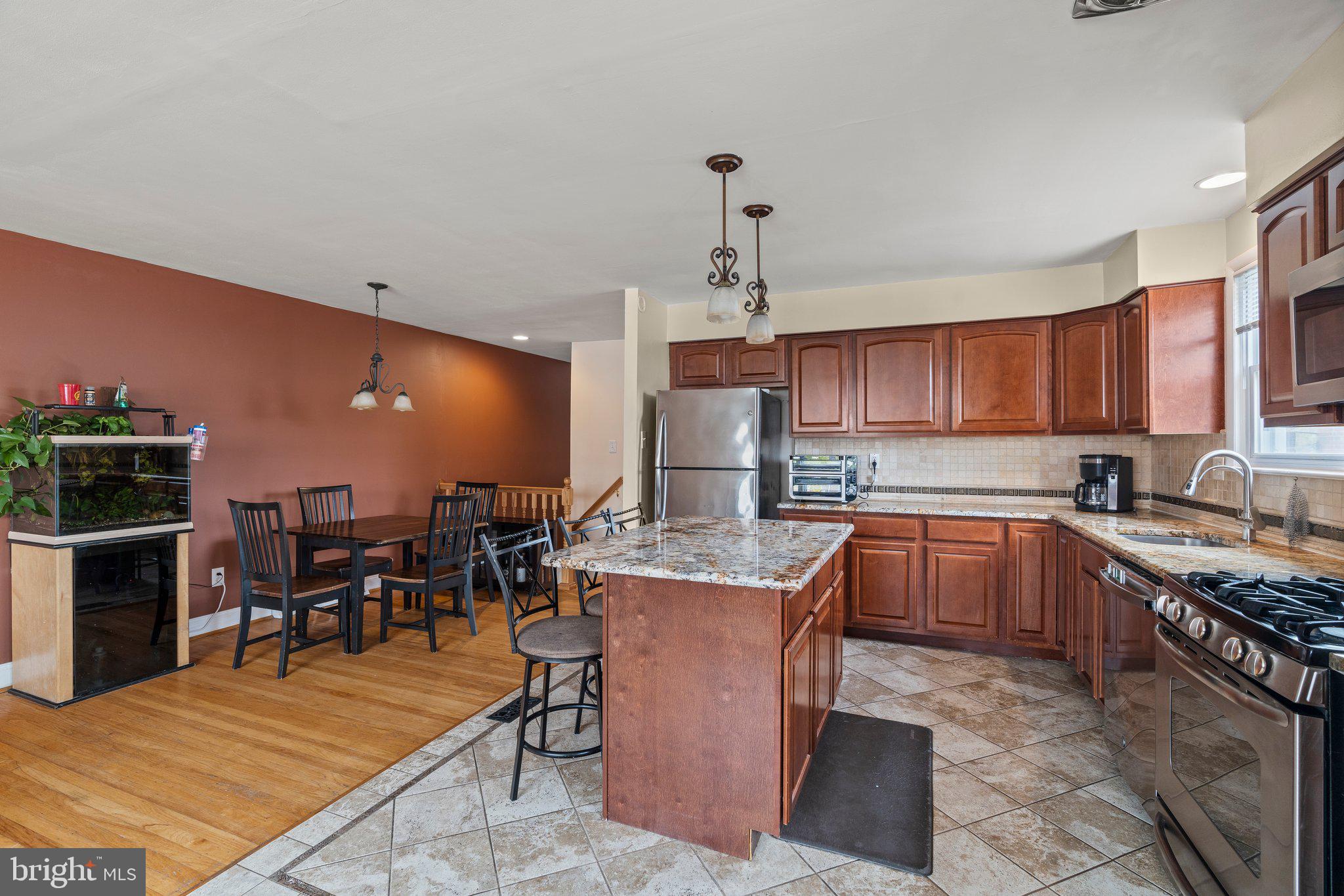 ROXBOROUGH - Residential