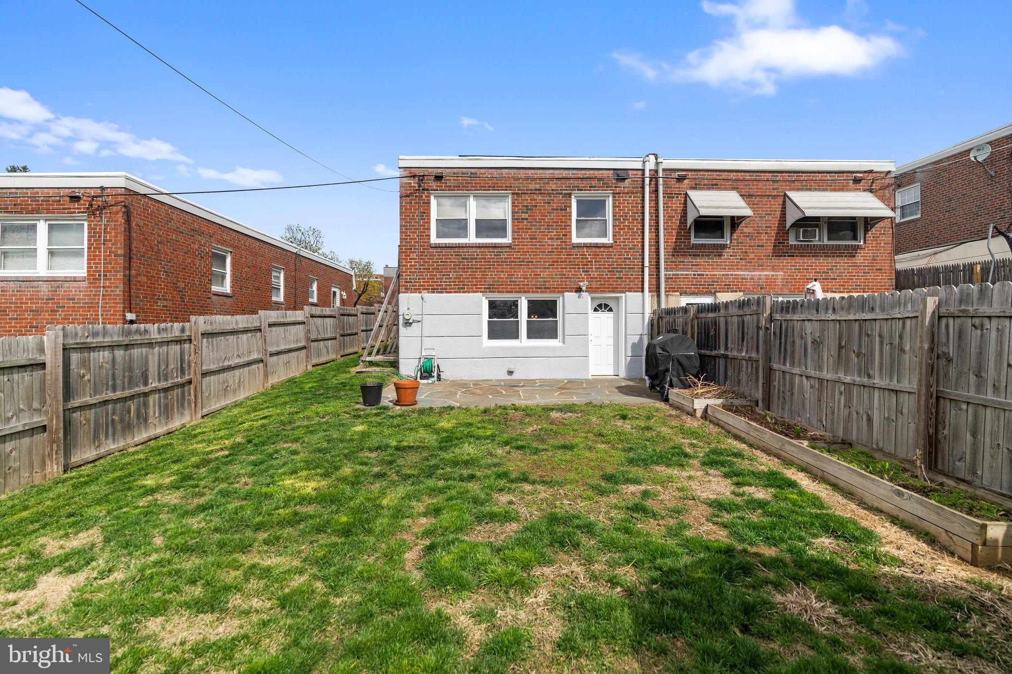 ROXBOROUGH - Residential