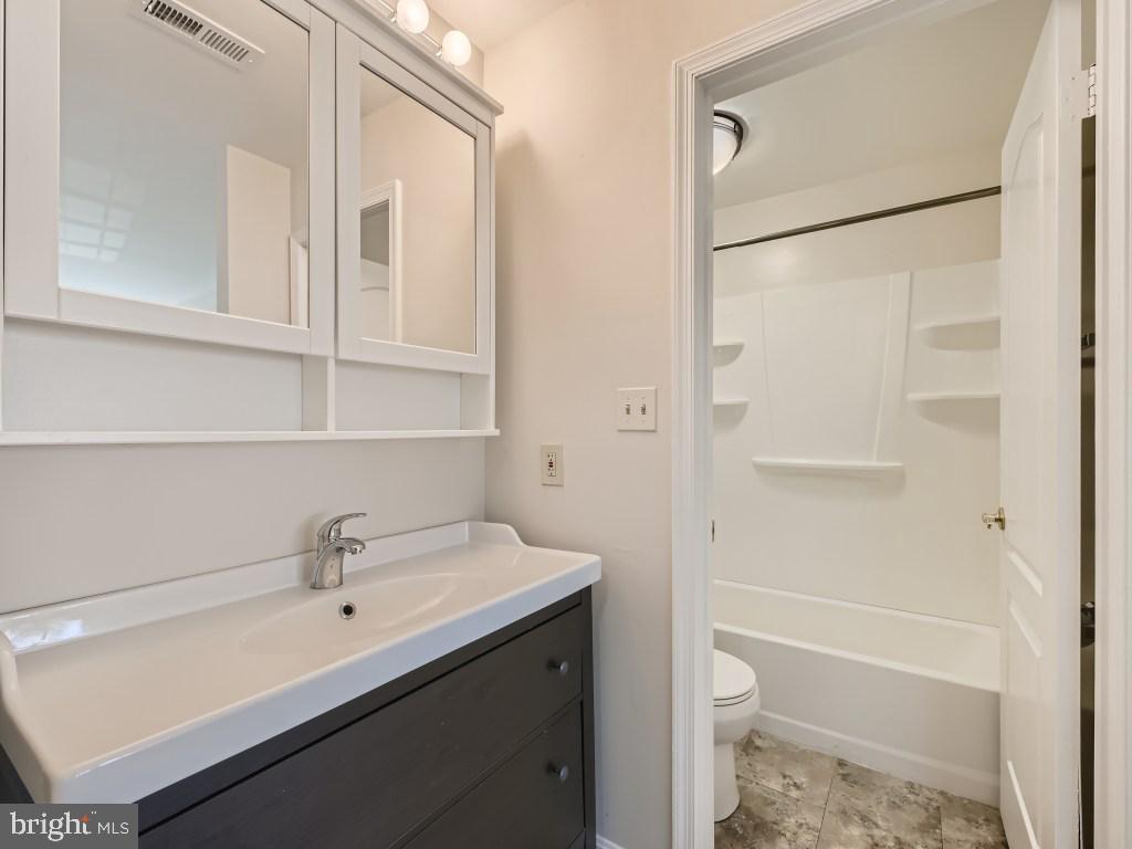 MONTGOMERY RUN - Residential Lease