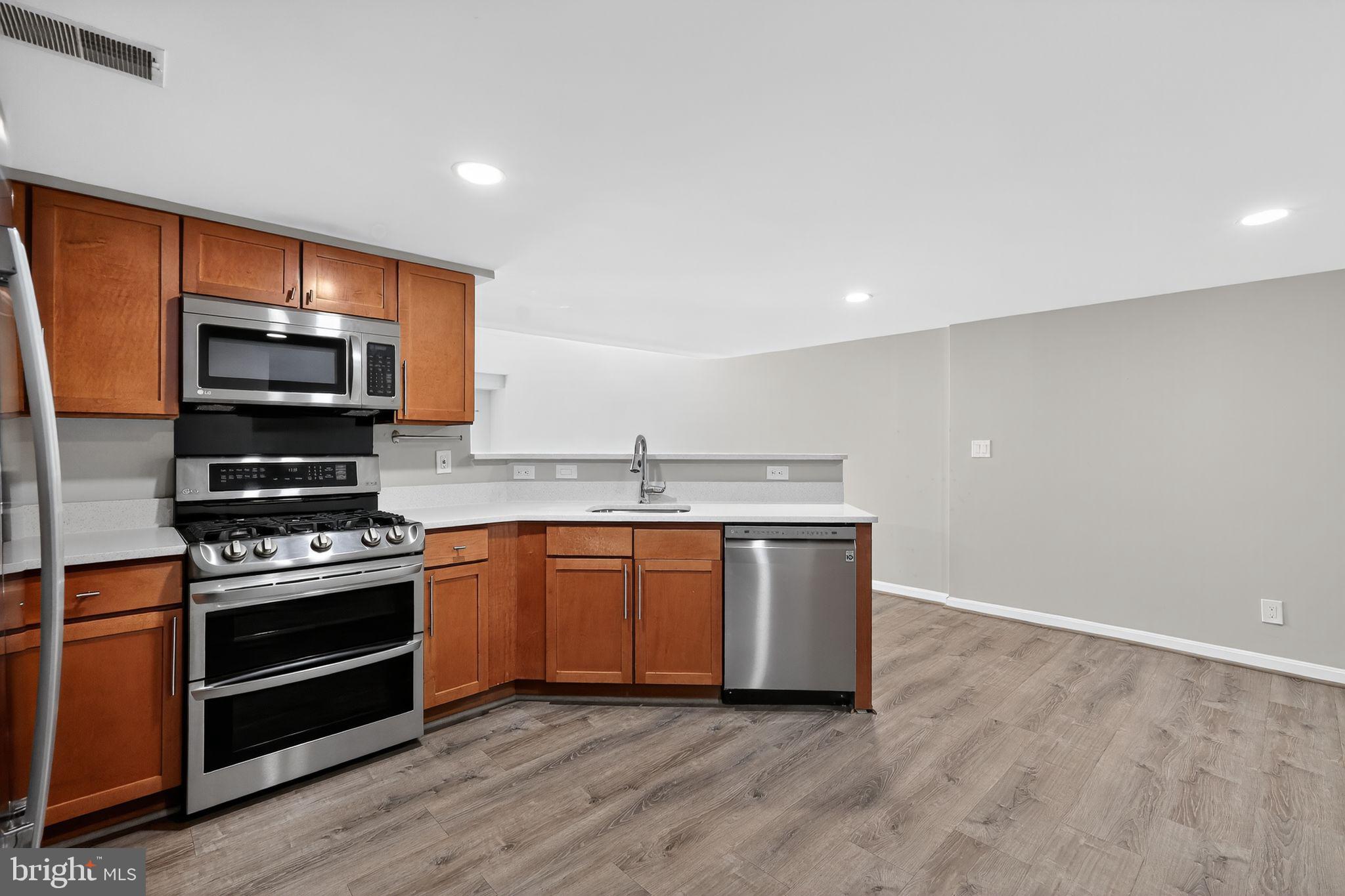 PARKSIDE AT ALEXANDRIA - Residential Lease