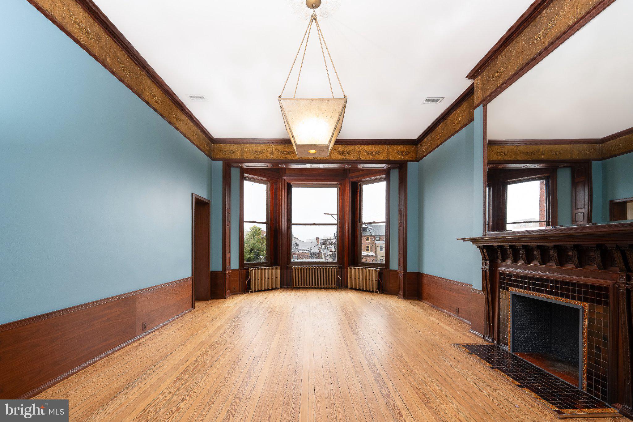 715 WASHINGTON PLACE APT. 2