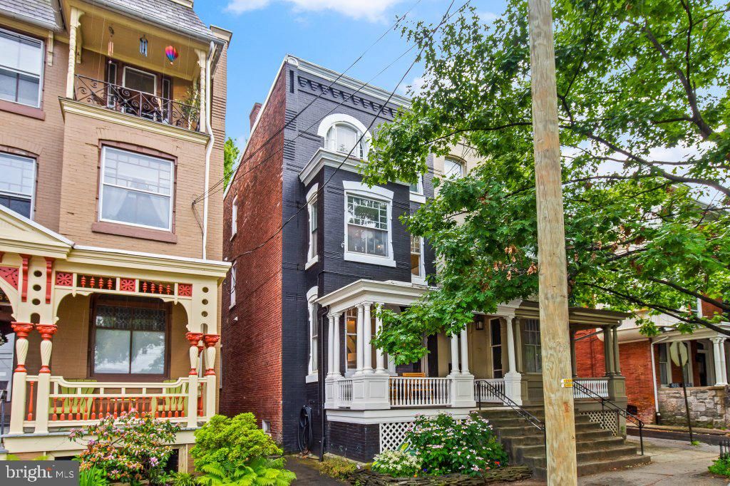 Photo of 656 W Chestnut Street, Lancaster, PA 17603 (MLS # PALA2051776)