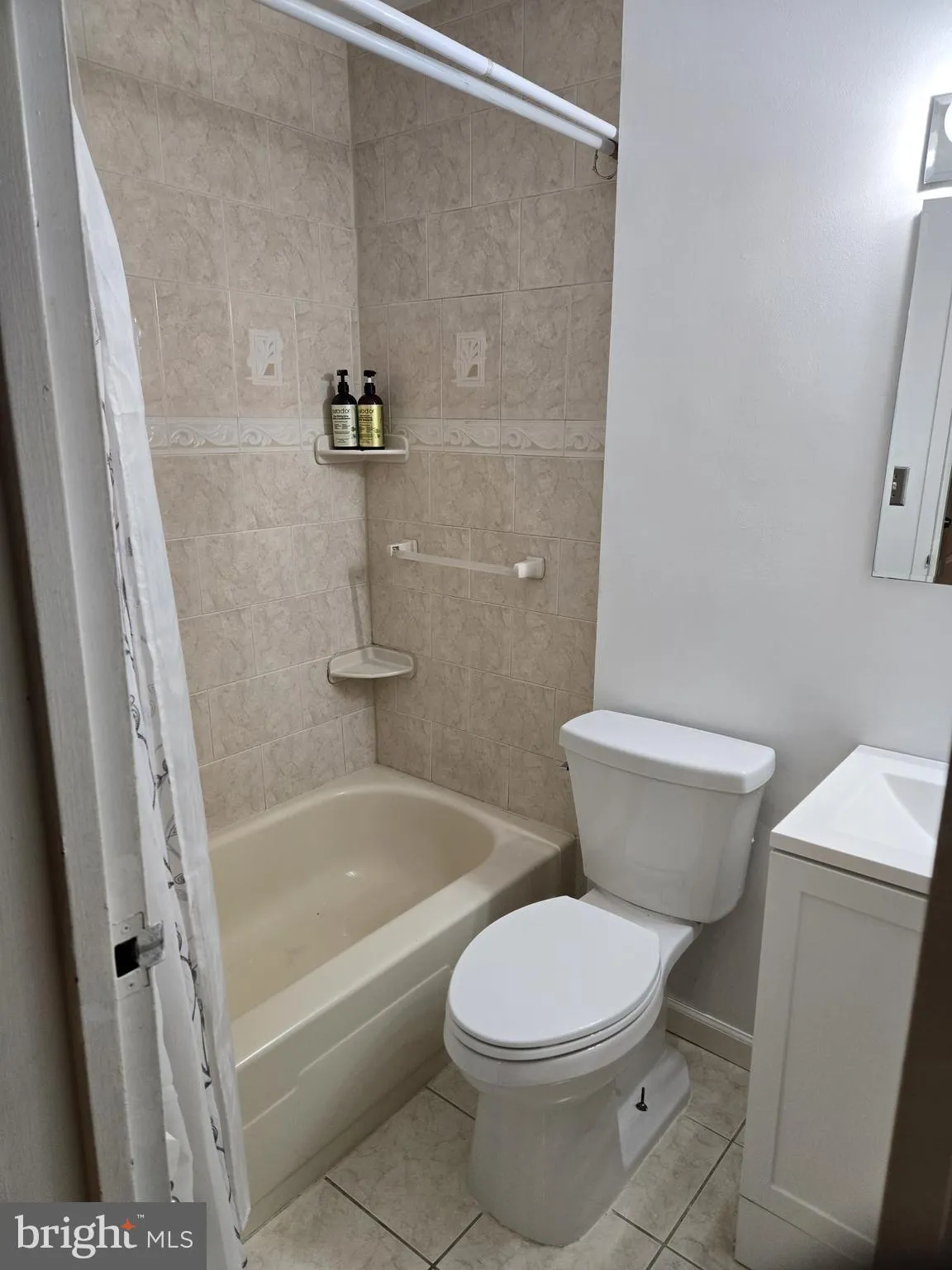 Lorton, Virginia 22079, United States, 2 Bedrooms Bedrooms, ,1 BathroomBathrooms,Residential,Active,191170