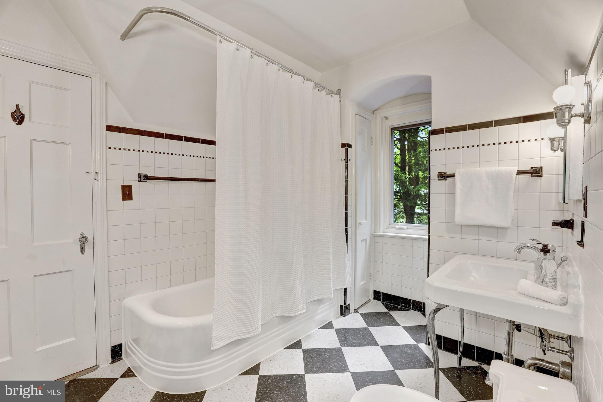 WESTMORELAND HILLS - Residential Lease