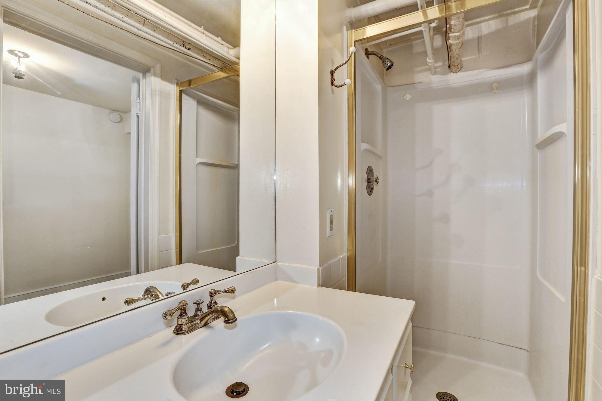 WESTMORELAND HILLS - Residential Lease