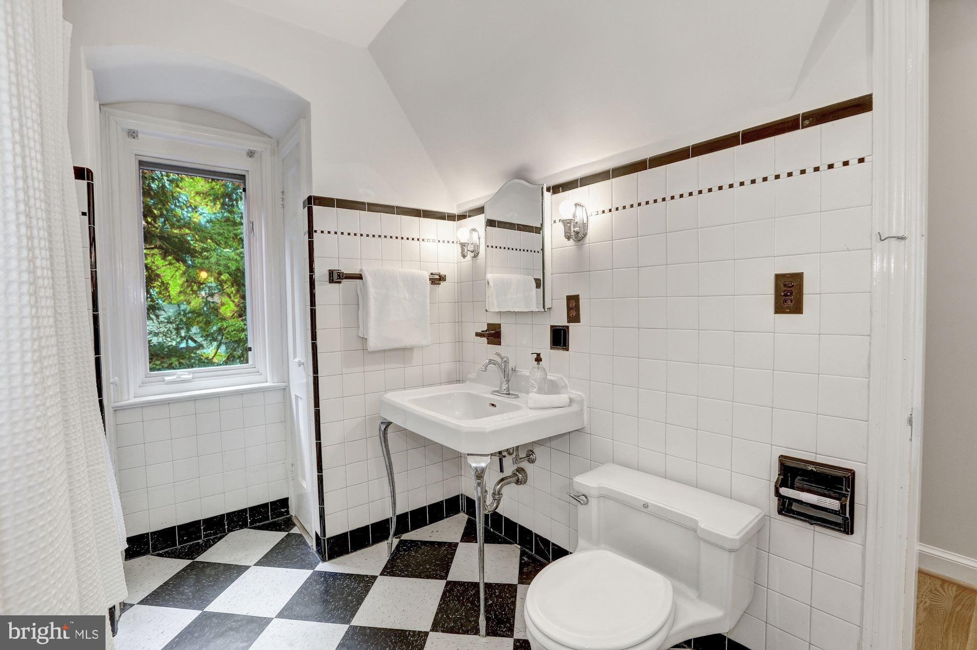 WESTMORELAND HILLS - Residential Lease