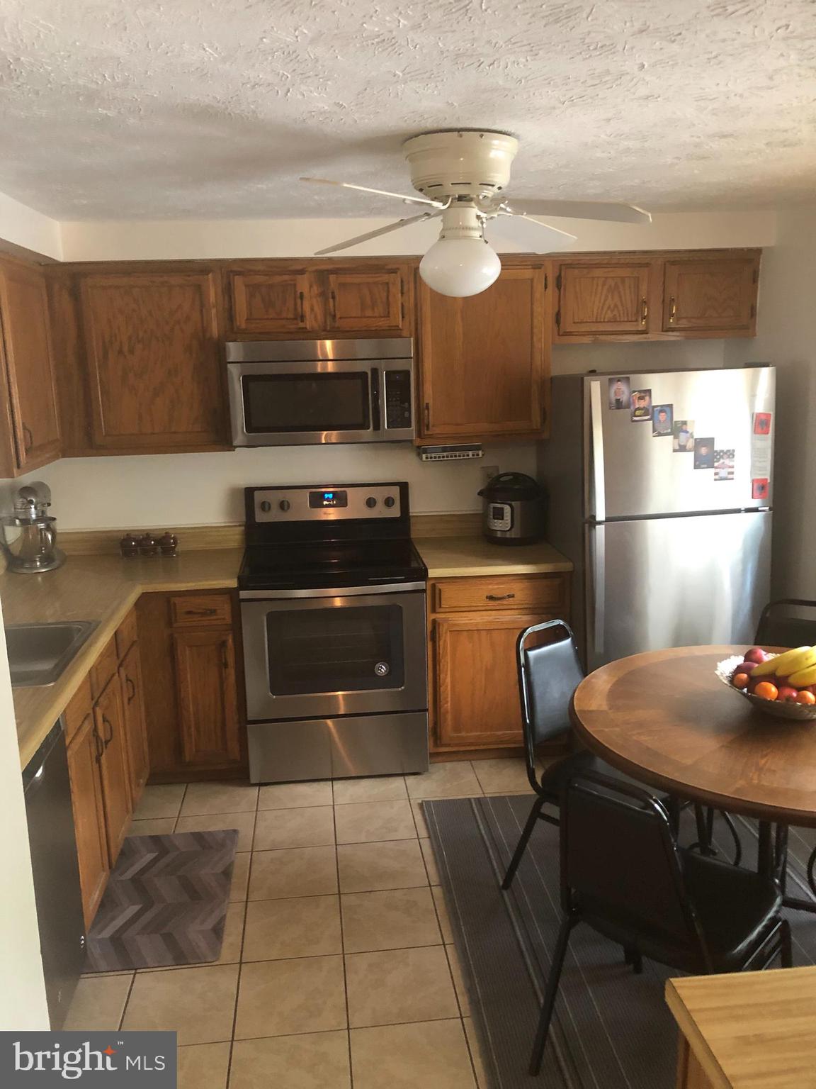 OAK POND TOWNHOU - Residential