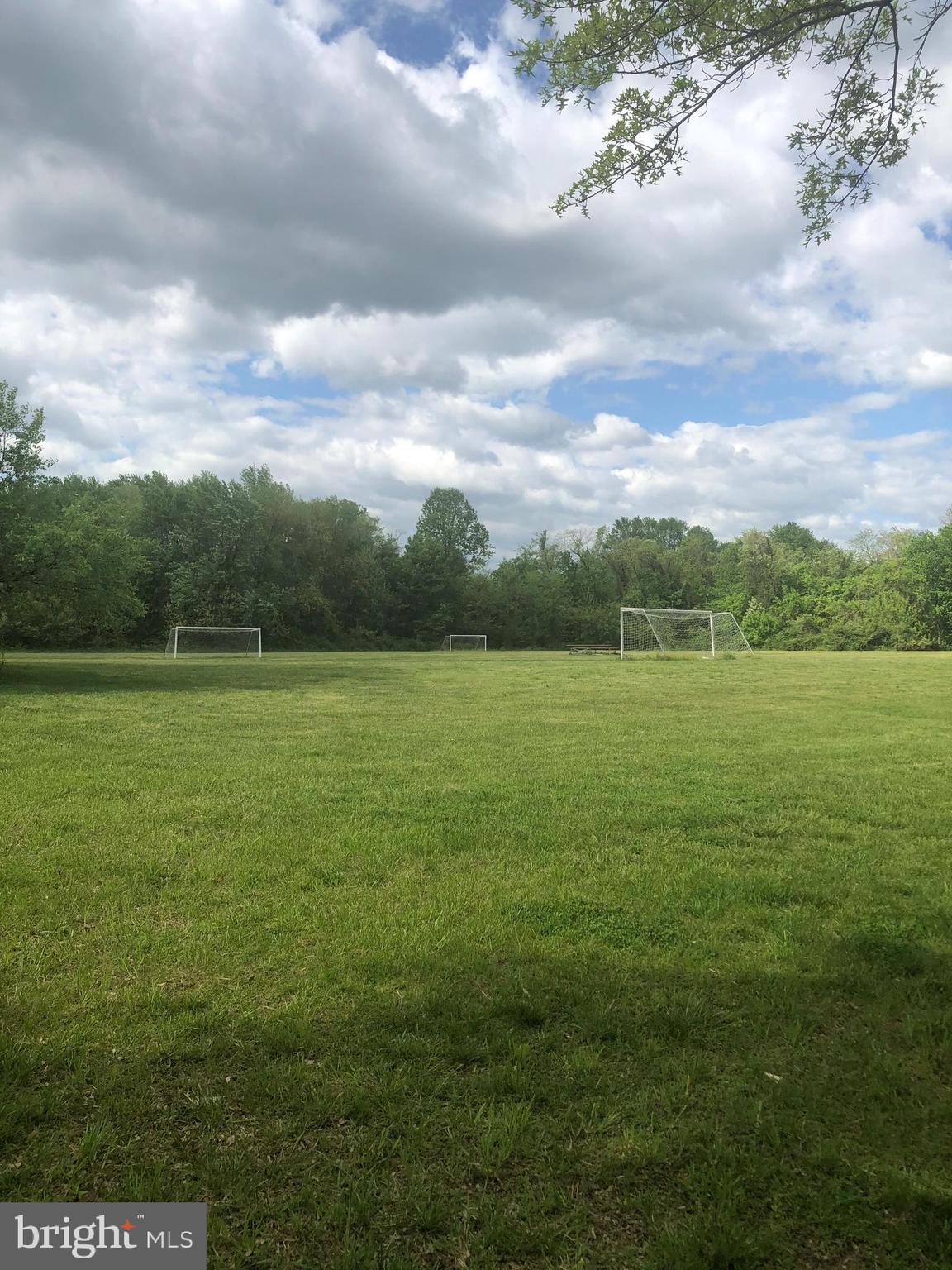 OAK POND TOWNHOU - Residential