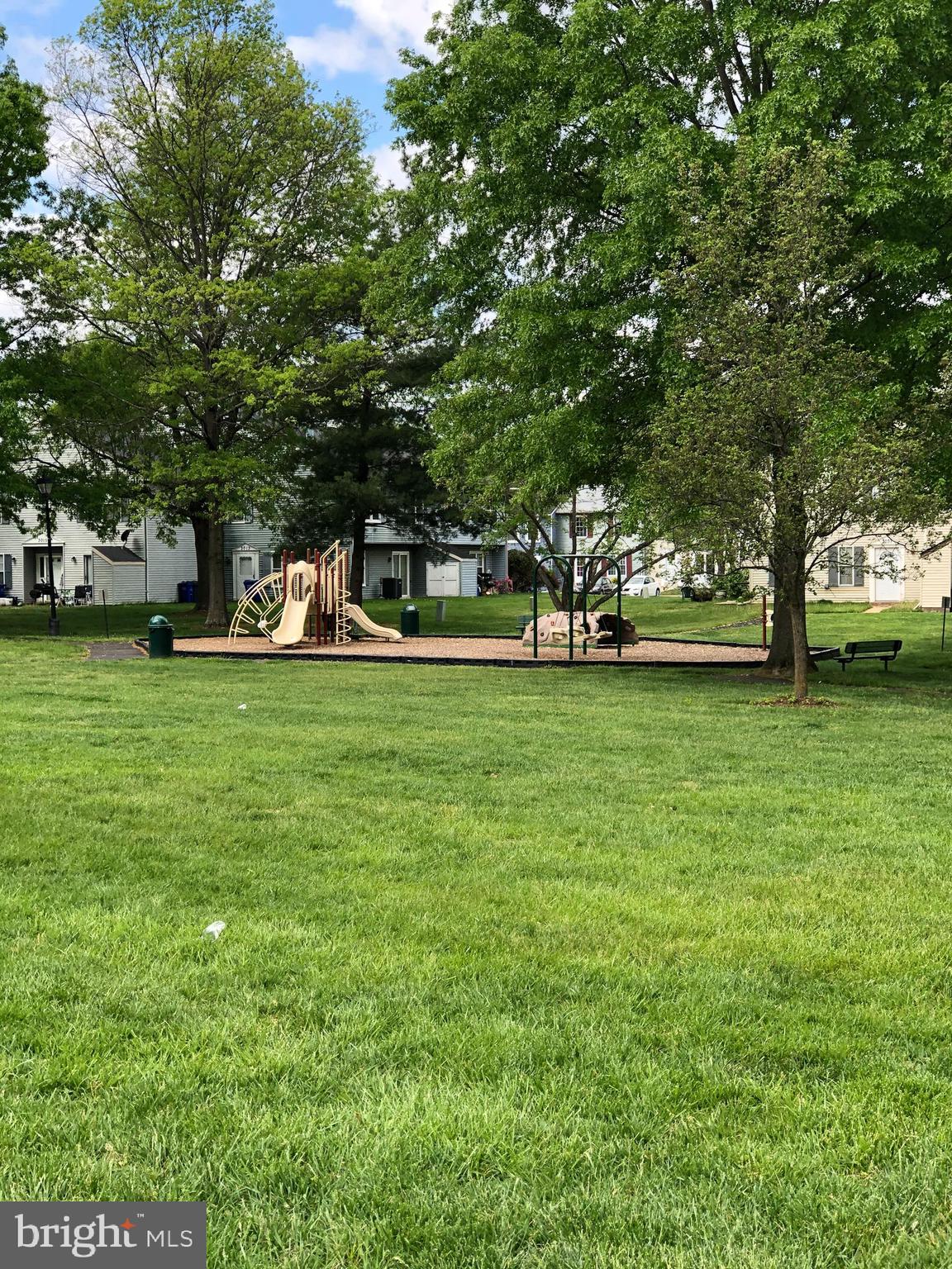 OAK POND TOWNHOU - Residential