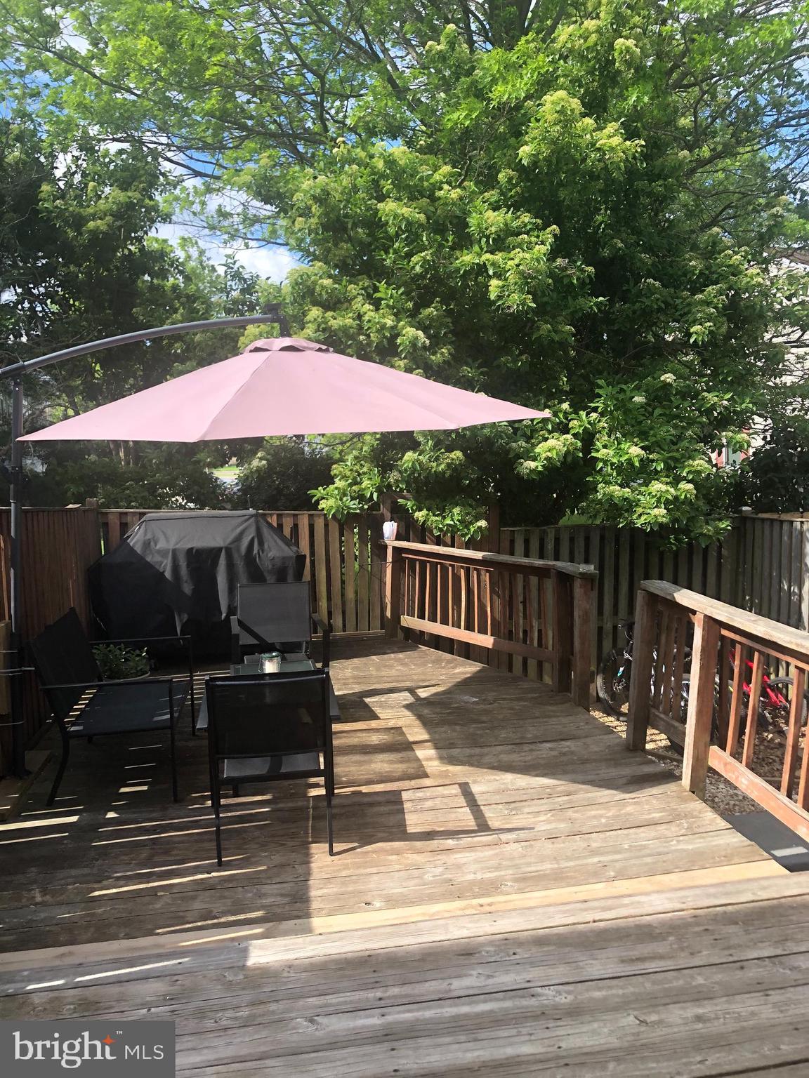 OAK POND TOWNHOU - Residential