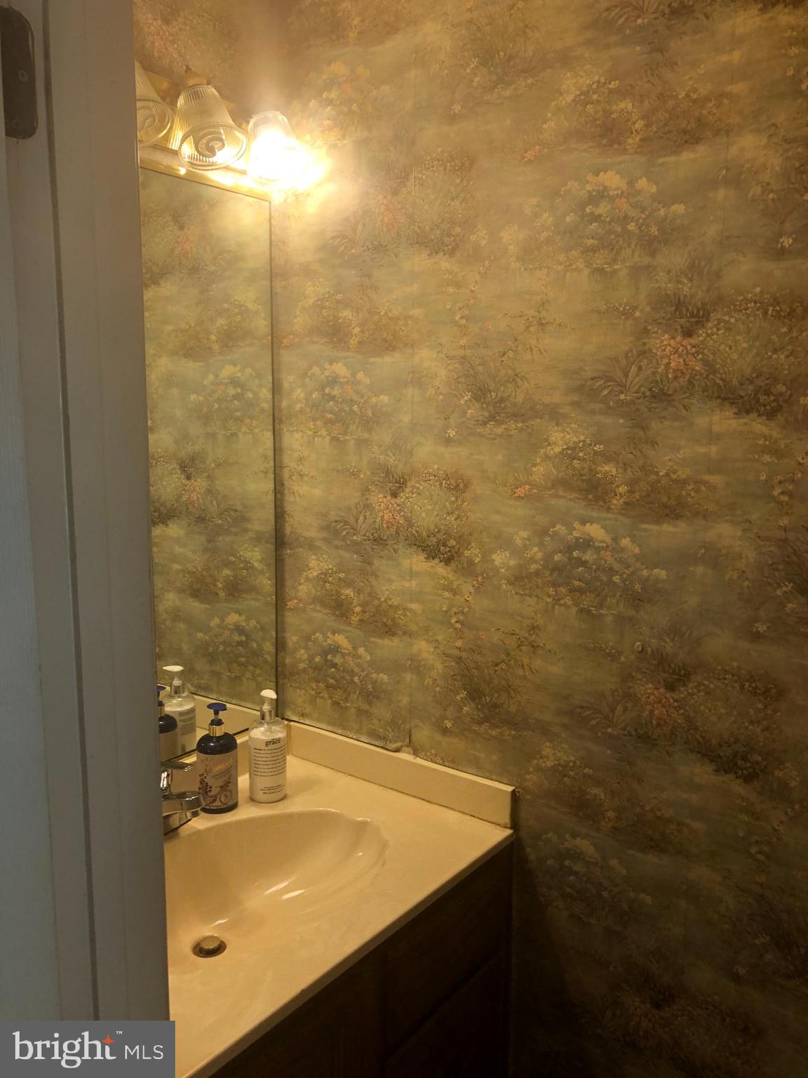 OAK POND TOWNHOU - Residential