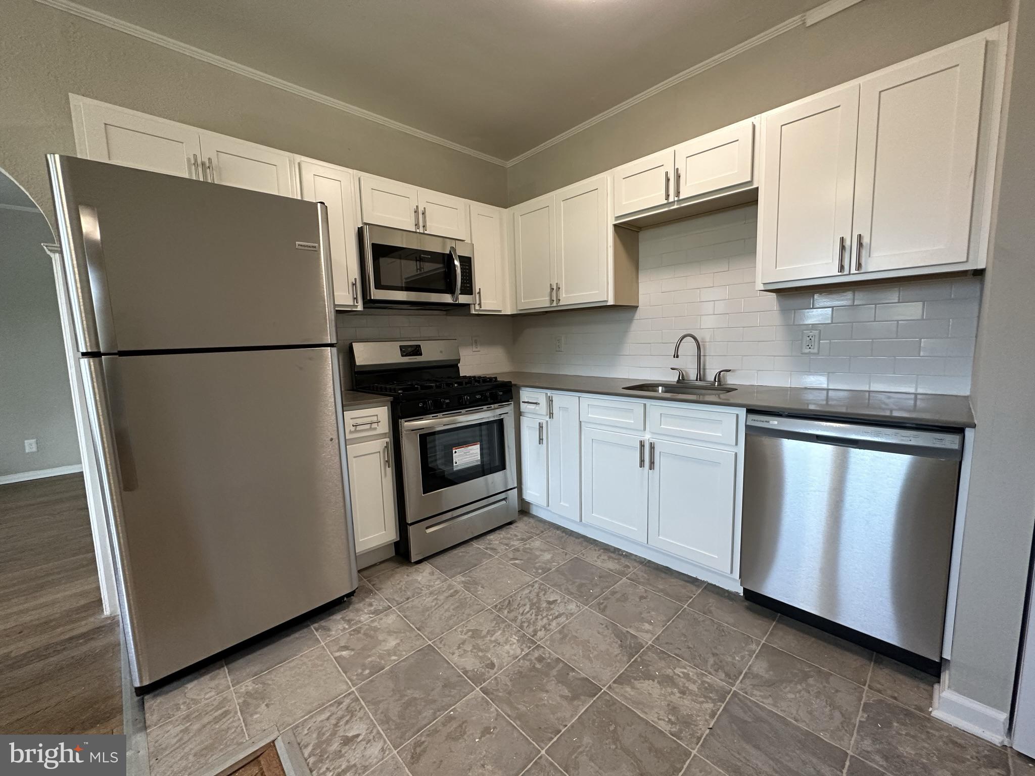 4927 WYNNEFIELD AVENUE UNIT 2-A