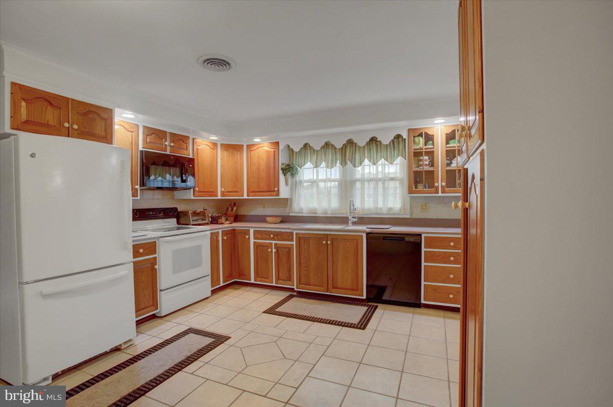 NORTH GUILFORD HILLS - Residential