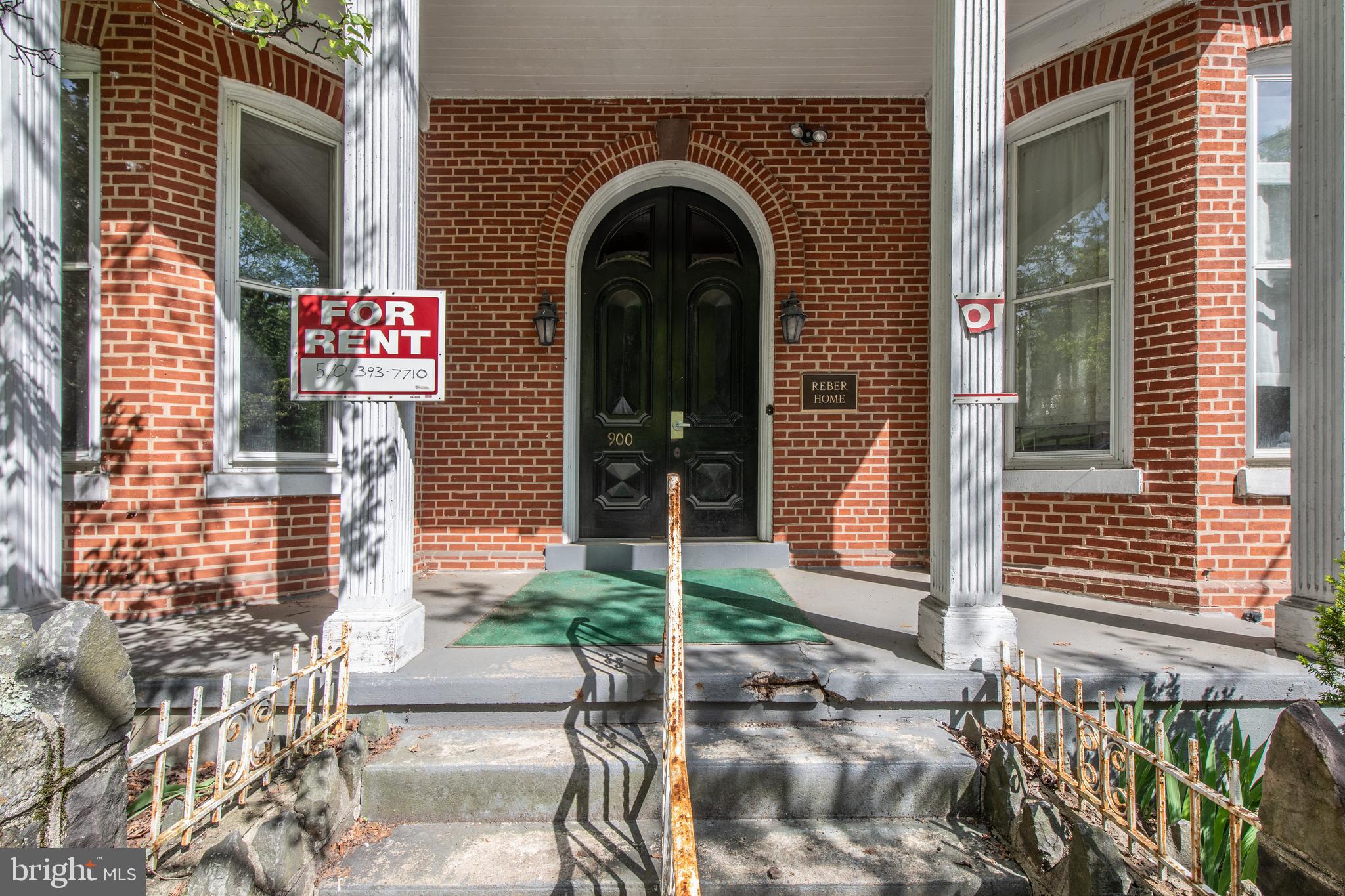 900 MAHANTONGO STREET