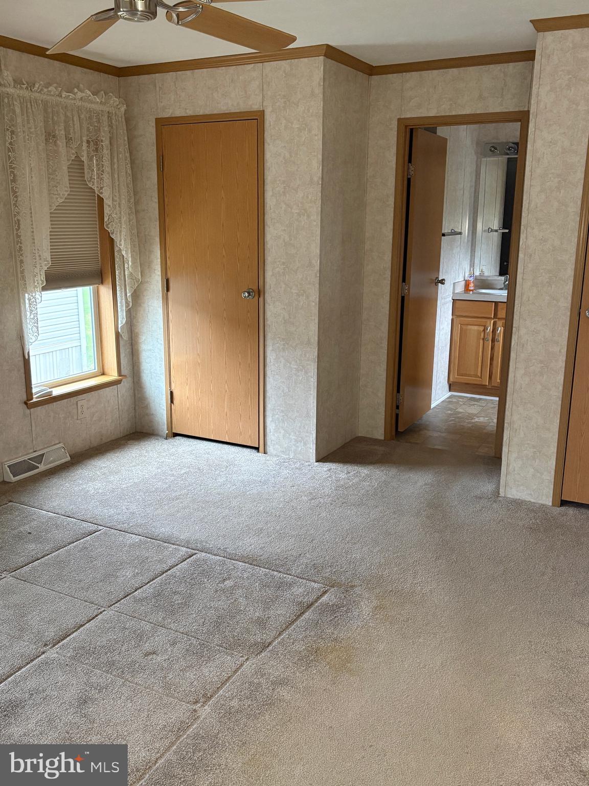 LAUREL COMMONS - Residential